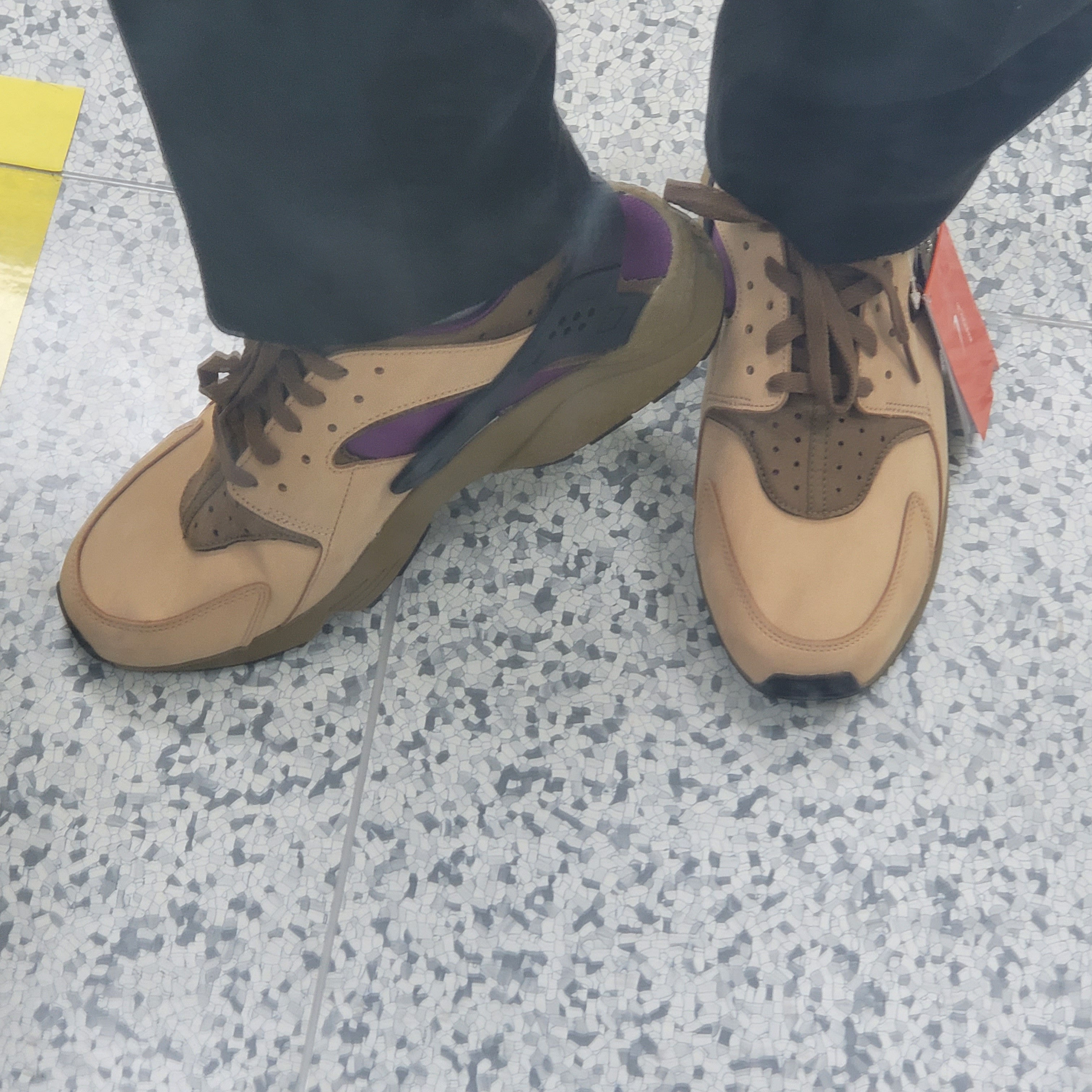 Nike Air Huarache LE Praline 착용 스타일 - 3