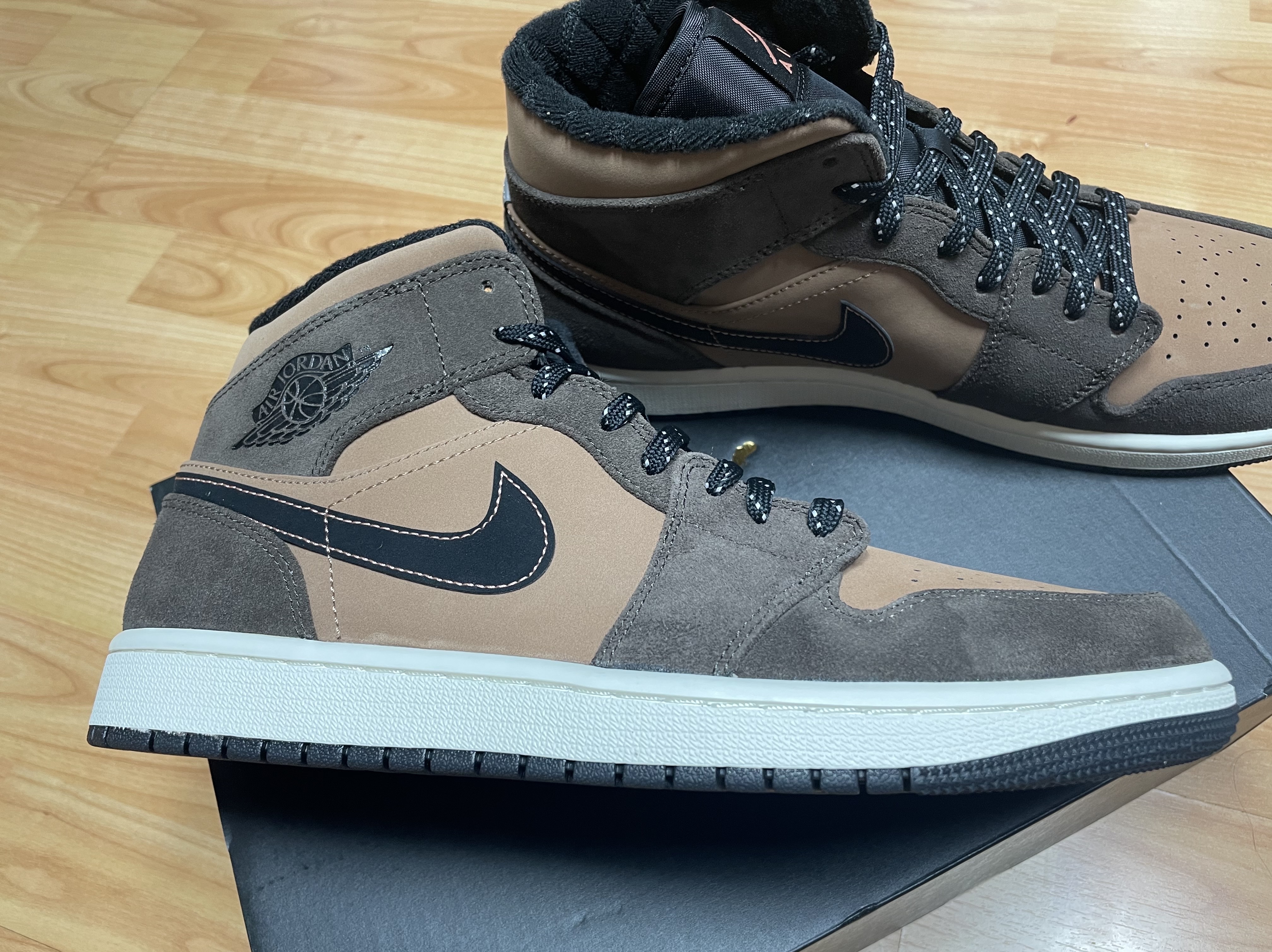 Jordan 1 Mid SE Dark Chocolate 착용 스타일