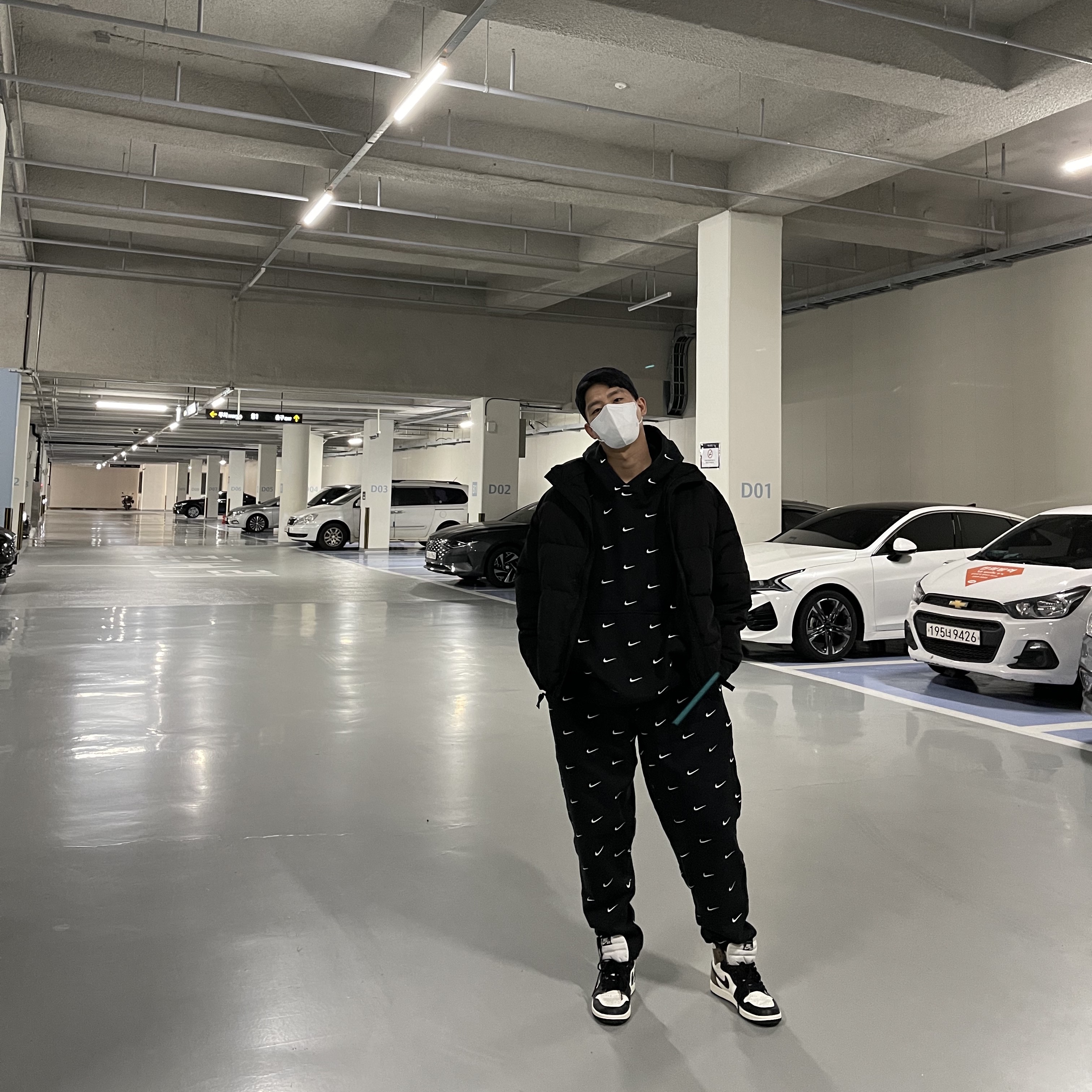 Nike NRG Swoosh Logo Hoodie Black, Nike NRG Swoosh Logo Pants Black 착용 스타일