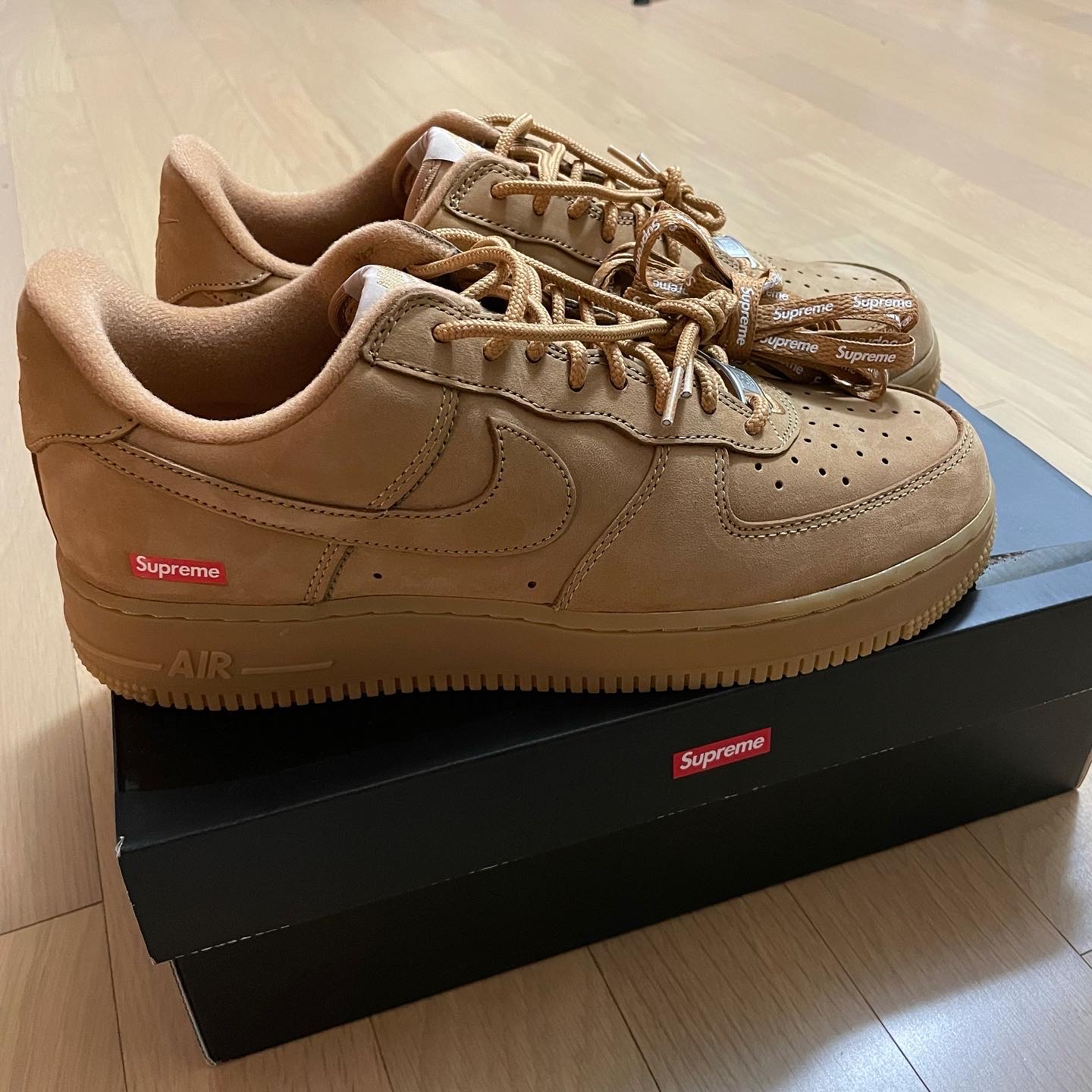 Nike x Supreme Air Force 1 Low Flax 착용 스타일 - 1