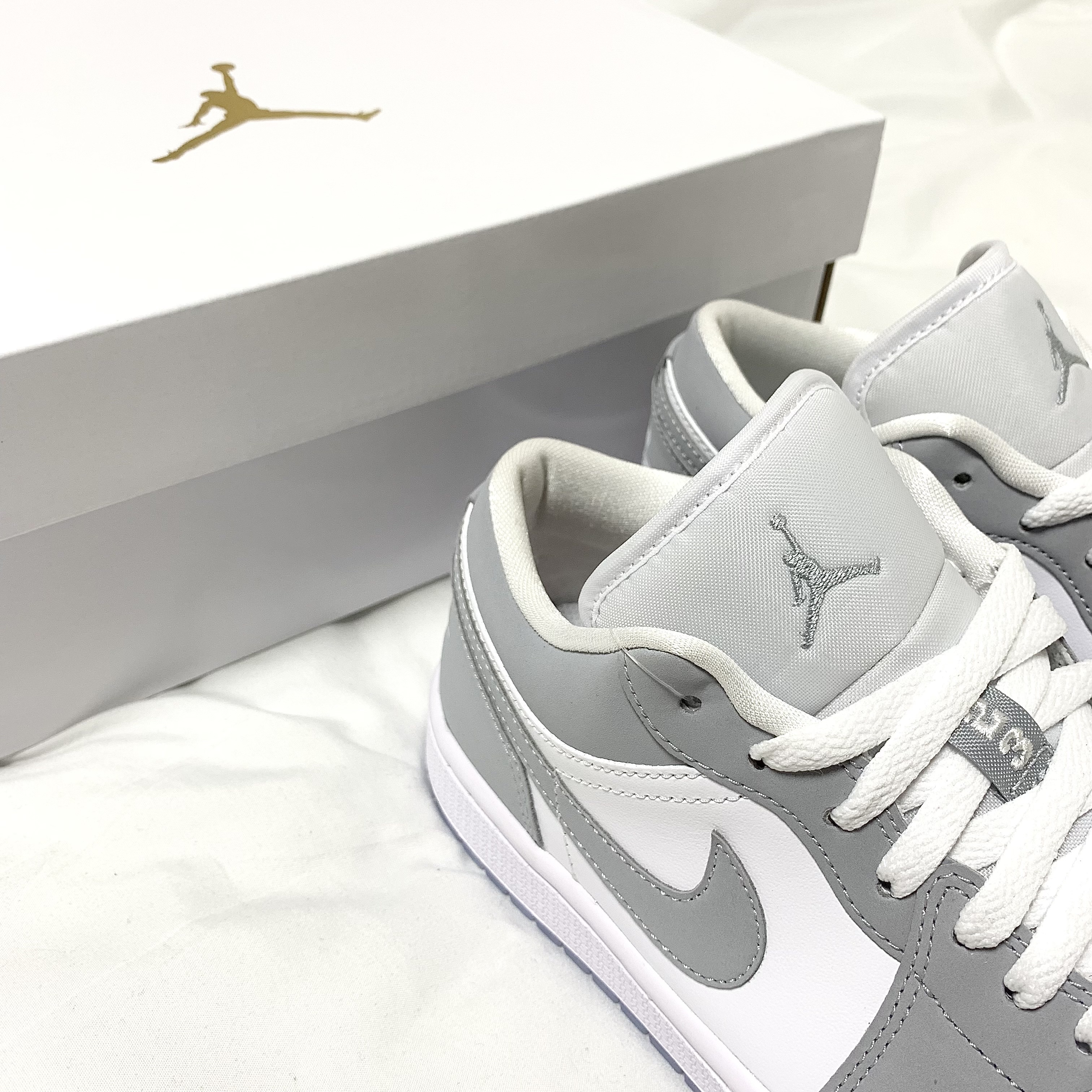 (W) Jordan 1 Low White Wolf Grey 착용 스타일 - 1