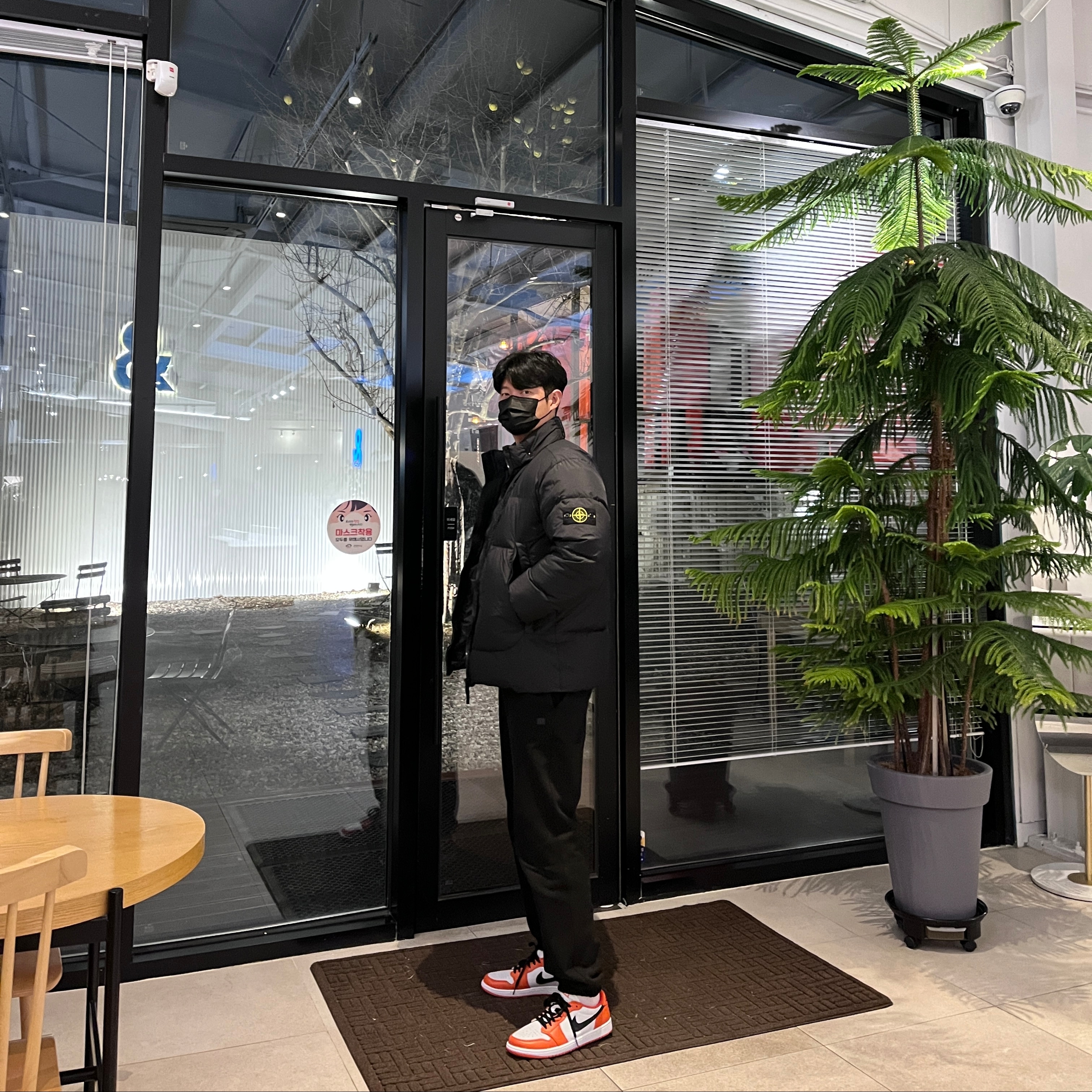 Stone Island 40223 Garment Dyed Crinkle Reps Down Jacket Black - 21FW, Jordan 1 Low OG Starfish 착용 스타일