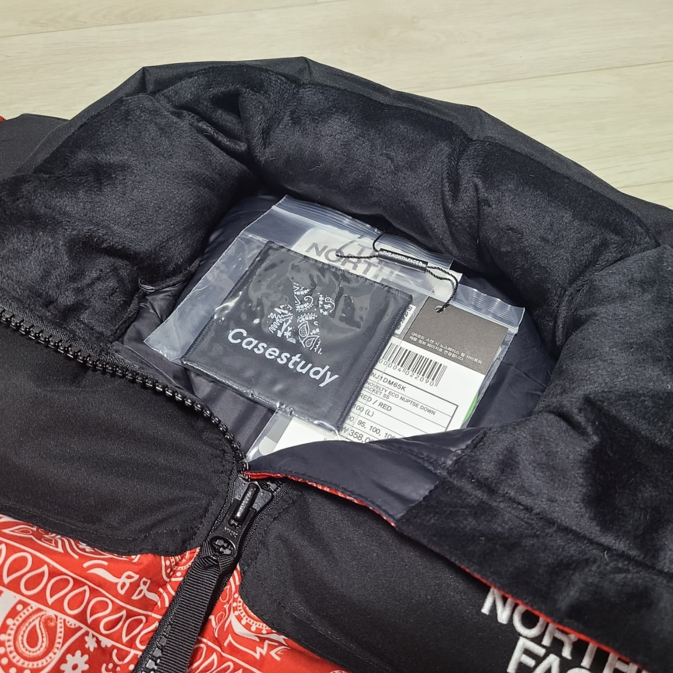 The North Face Nuptse Down Jacket Red 착용 스타일 - 3