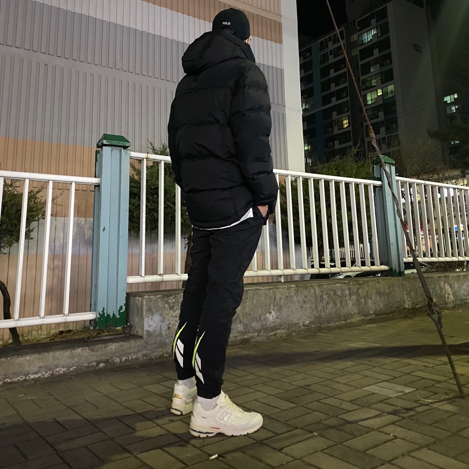 New Balance 2002R Protection Pack Sea Salt 착용 스타일