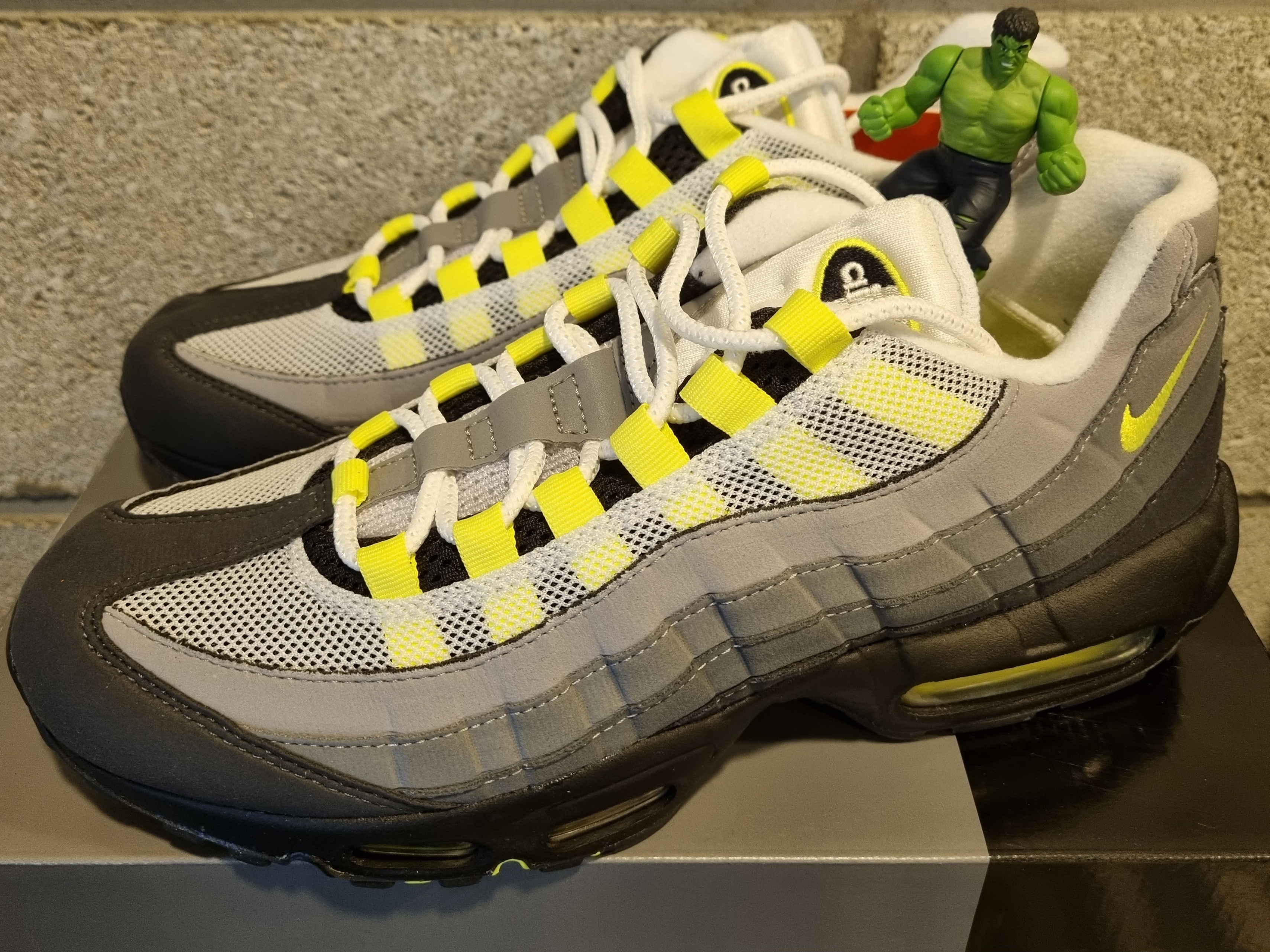 Nike Air Max 95 OG Neon Yellow 2020 착용 스타일 - 1