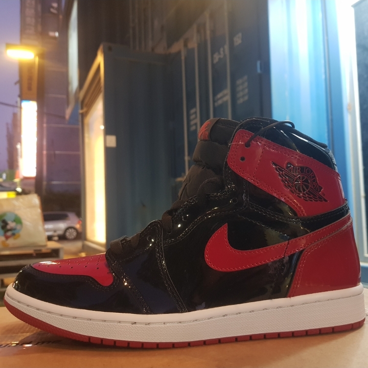 Jordan 1 Retro High OG Patent Bred 착용 스타일 - 2