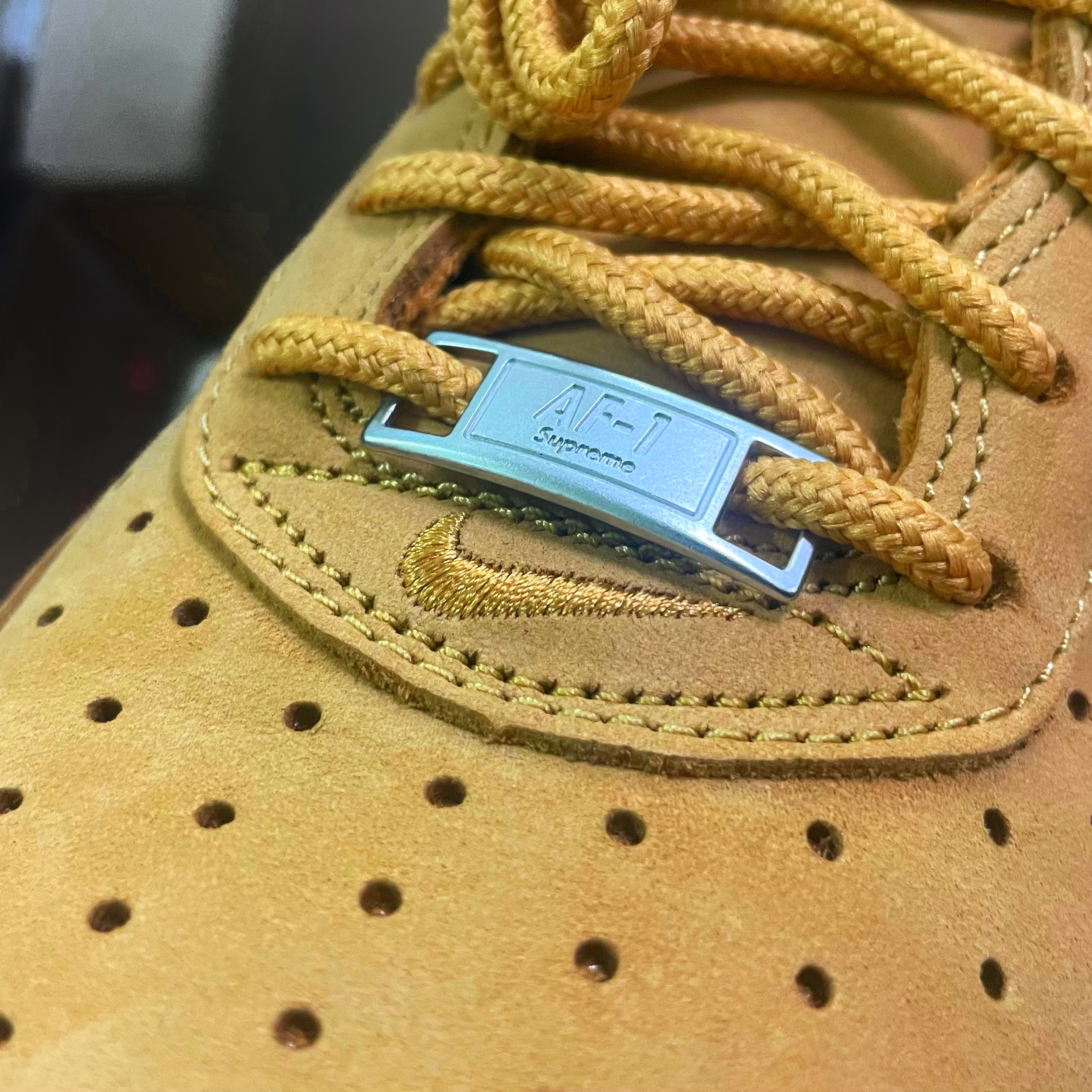 Nike x Supreme Air Force 1 Low Flax 착용 스타일 - 1