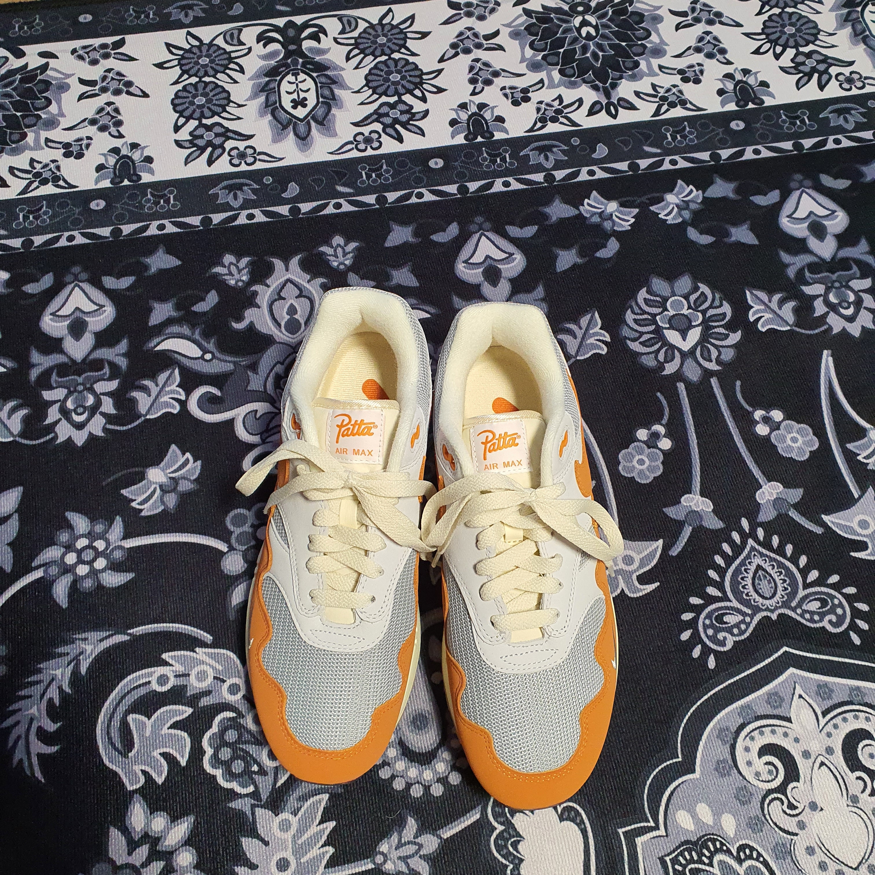 Nike x Patta Air Max 1 Monarch 착용 스타일