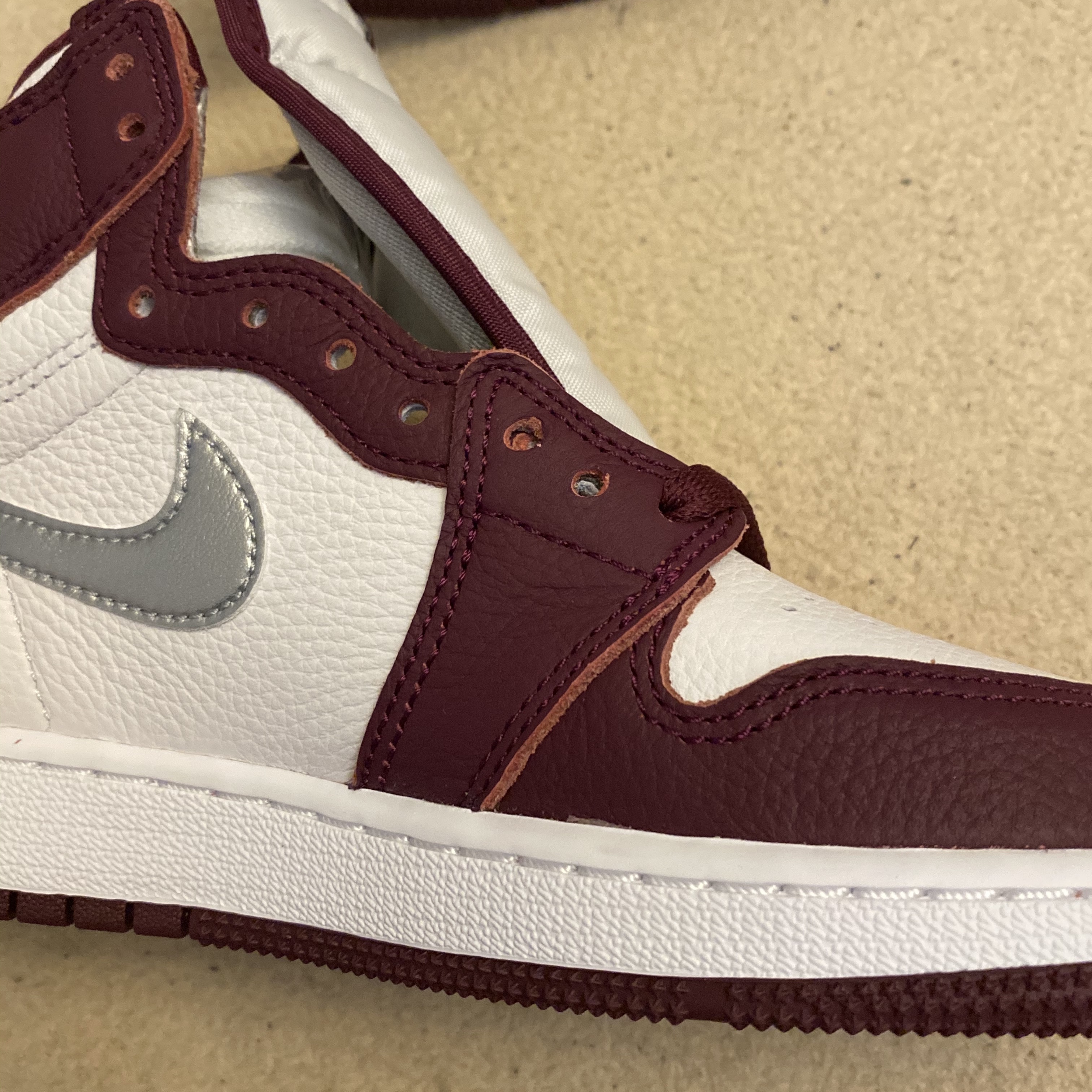 Jordan 1 Retro High OG Bordeaux 착용 스타일 - 3