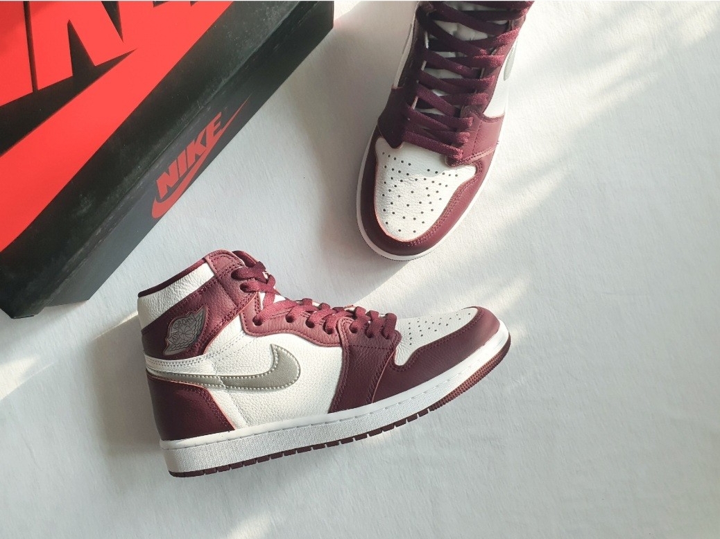 Jordan 1 Retro High OG Bordeaux, (GS) Jordan 1 Retro High OG Bordeaux 착용 스타일 - 2
