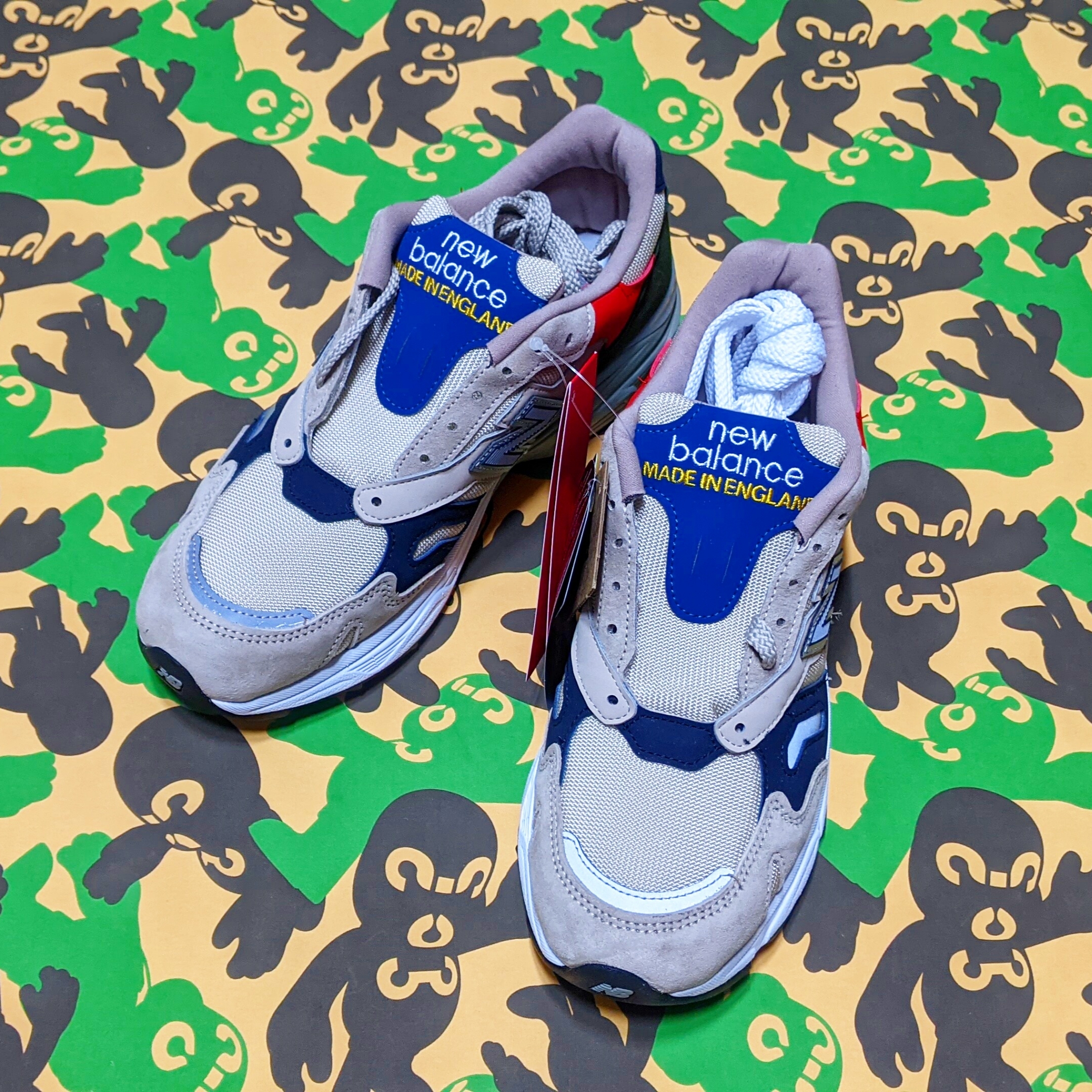 New Balance 920 Made in UK Sand Dark Green 착용 스타일