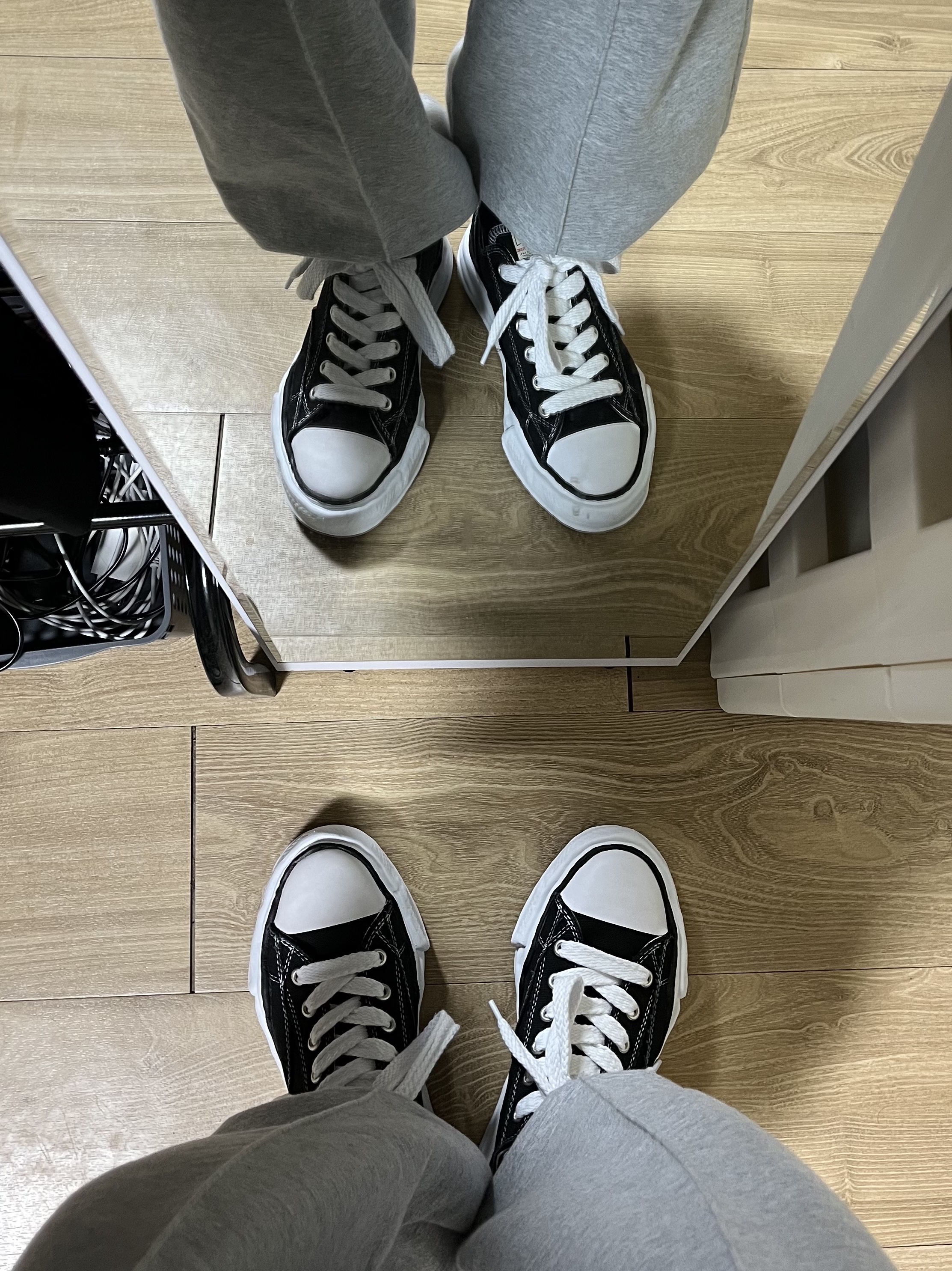 Maison Mihara Yasuhiro Peterson OG Sole Canvas Low Sneakers Black 착용 스타일