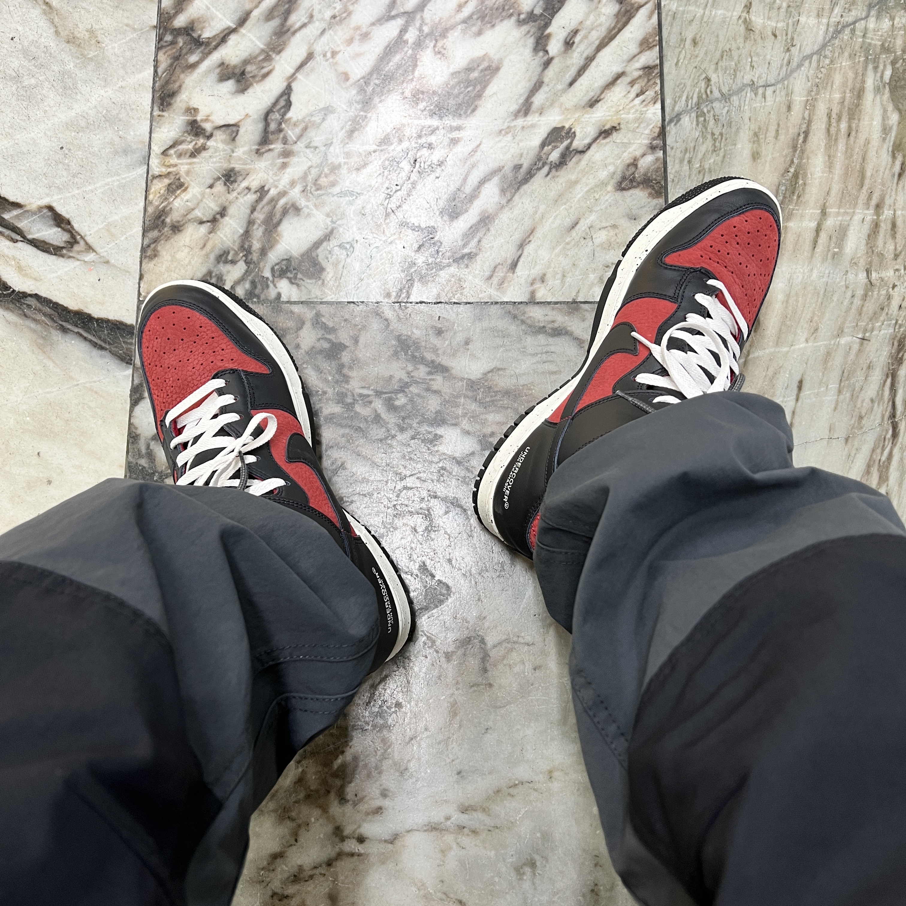 Nike x Undercover Dunk High 1985 Gym Red 착용 스타일