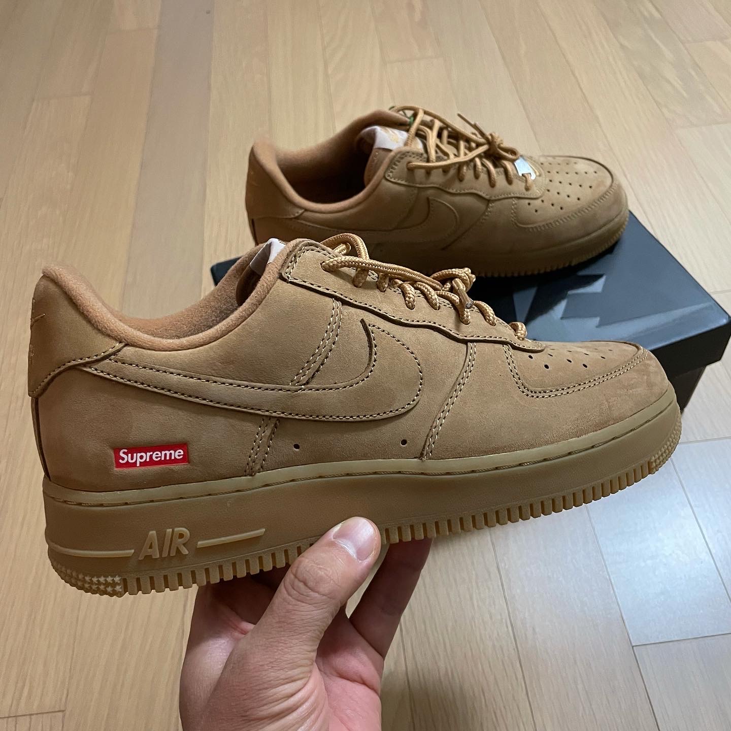 Nike x Supreme Air Force 1 Low Flax 착용 스타일 - 2