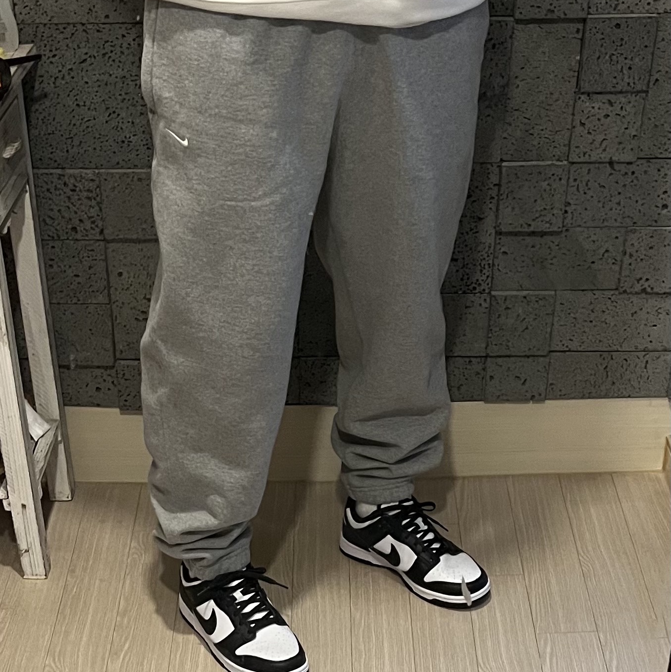 Nike NRG Solo Swoosh Fleece Pants Dark Grey Heather - US/EU, Nike Dunk Low Retro Black 착용 스타일