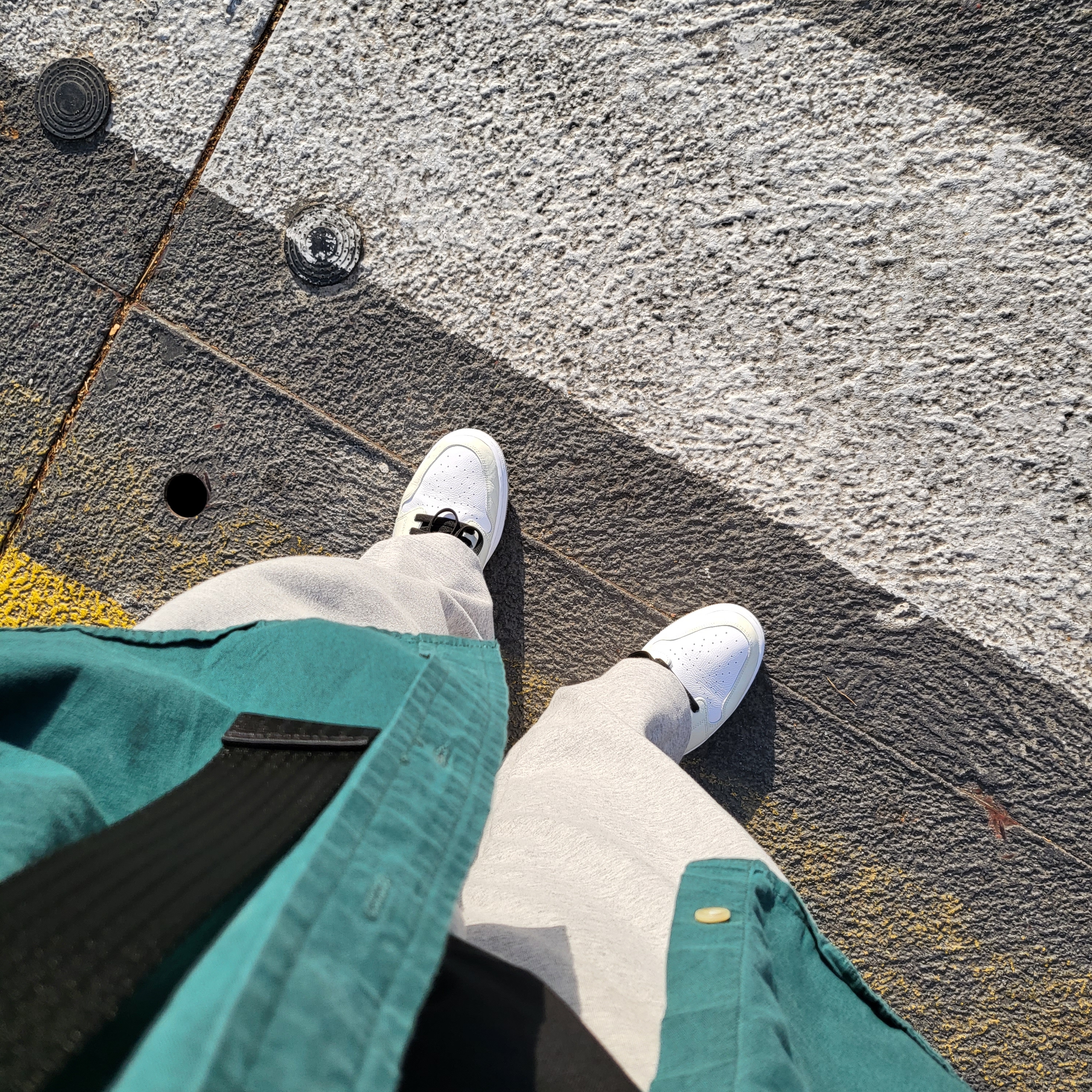 (W) Jordan 1 Zoom Air CMFT Light Bone 착용 스타일 - 1