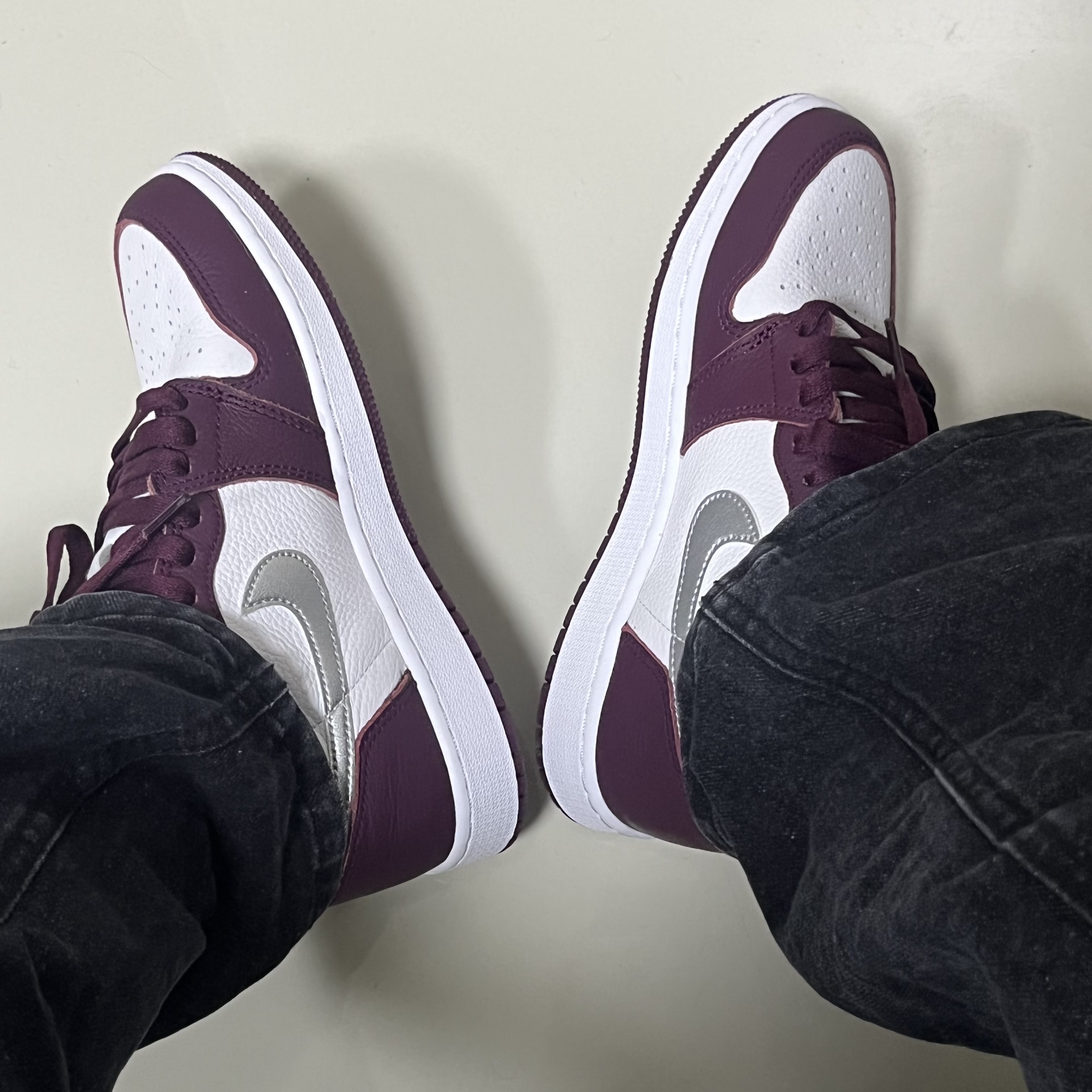 (GS) Jordan 1 Retro High OG Bordeaux 착용 스타일