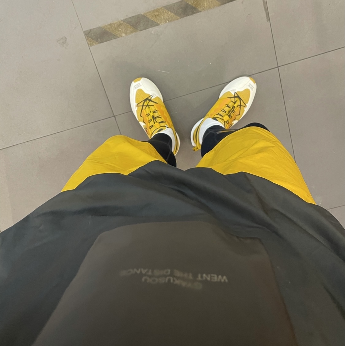 Nike x Undercover Gyakusou Air Zoom Pegasus 36 Trail Yellow 착용 스타일 - 1