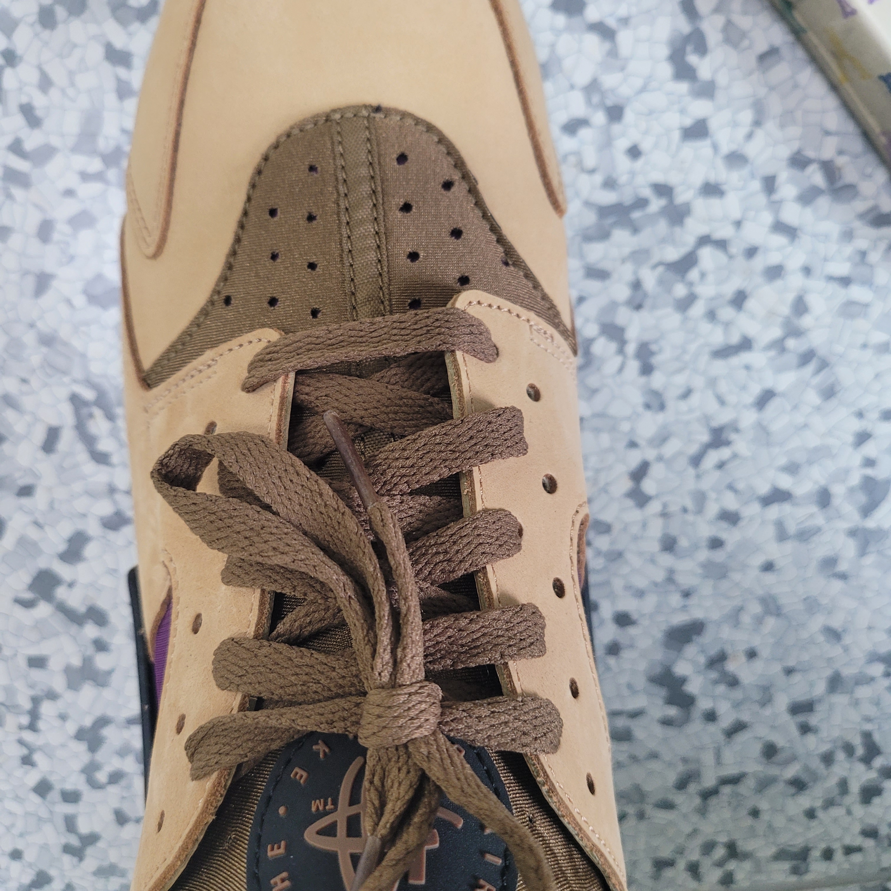 Nike Air Huarache LE Praline 착용 스타일 - 4