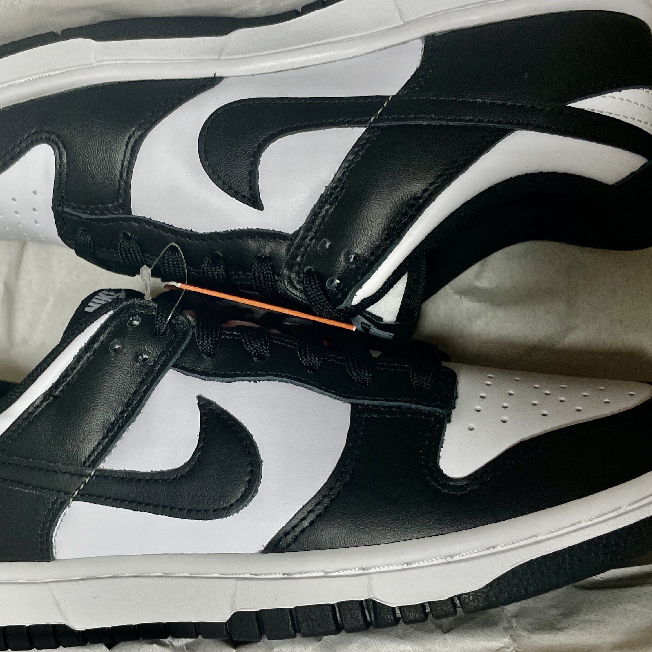 (W) Nike Dunk Low Black 착용 스타일 - 1