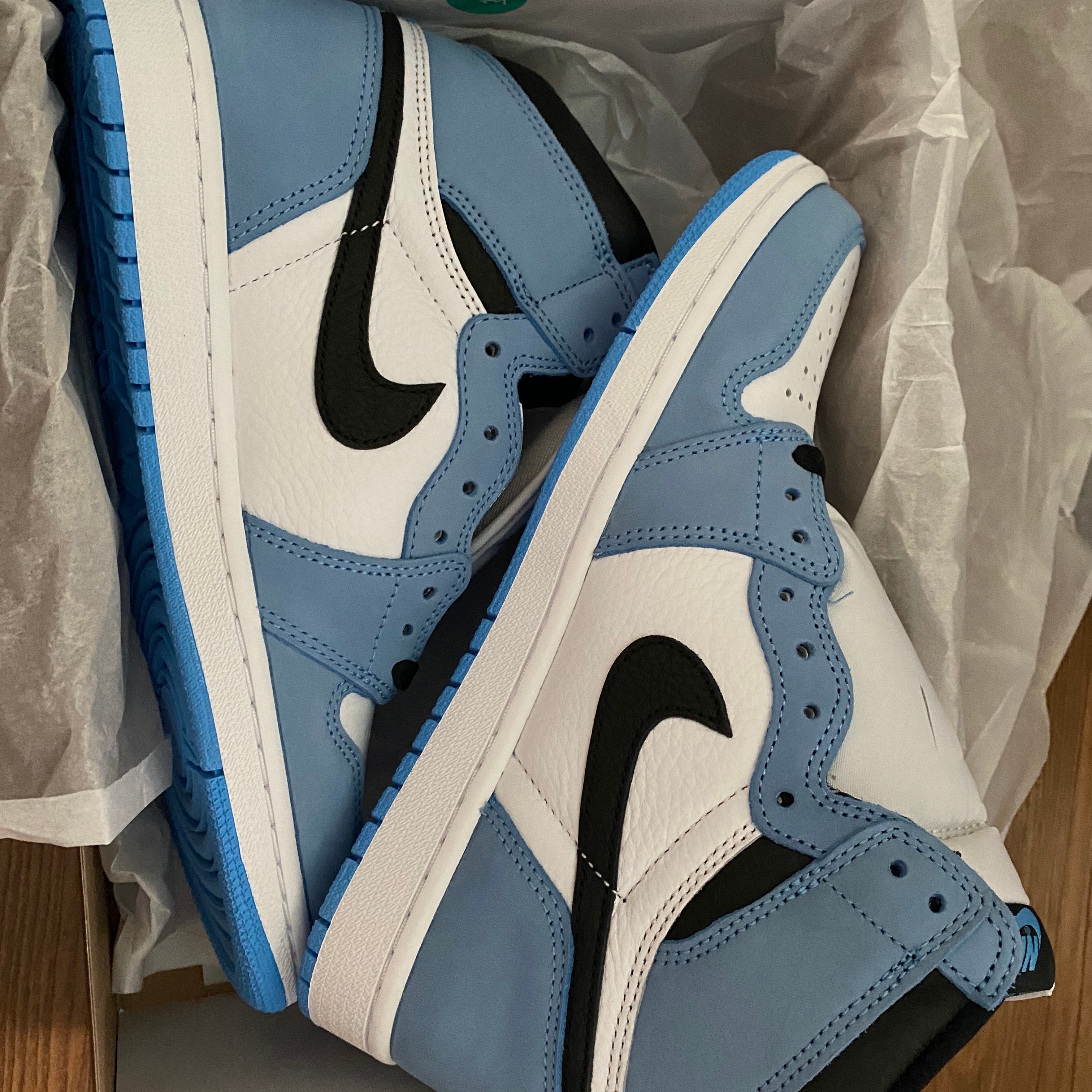 Jordan 1 Retro High OG University Blue 착용 스타일