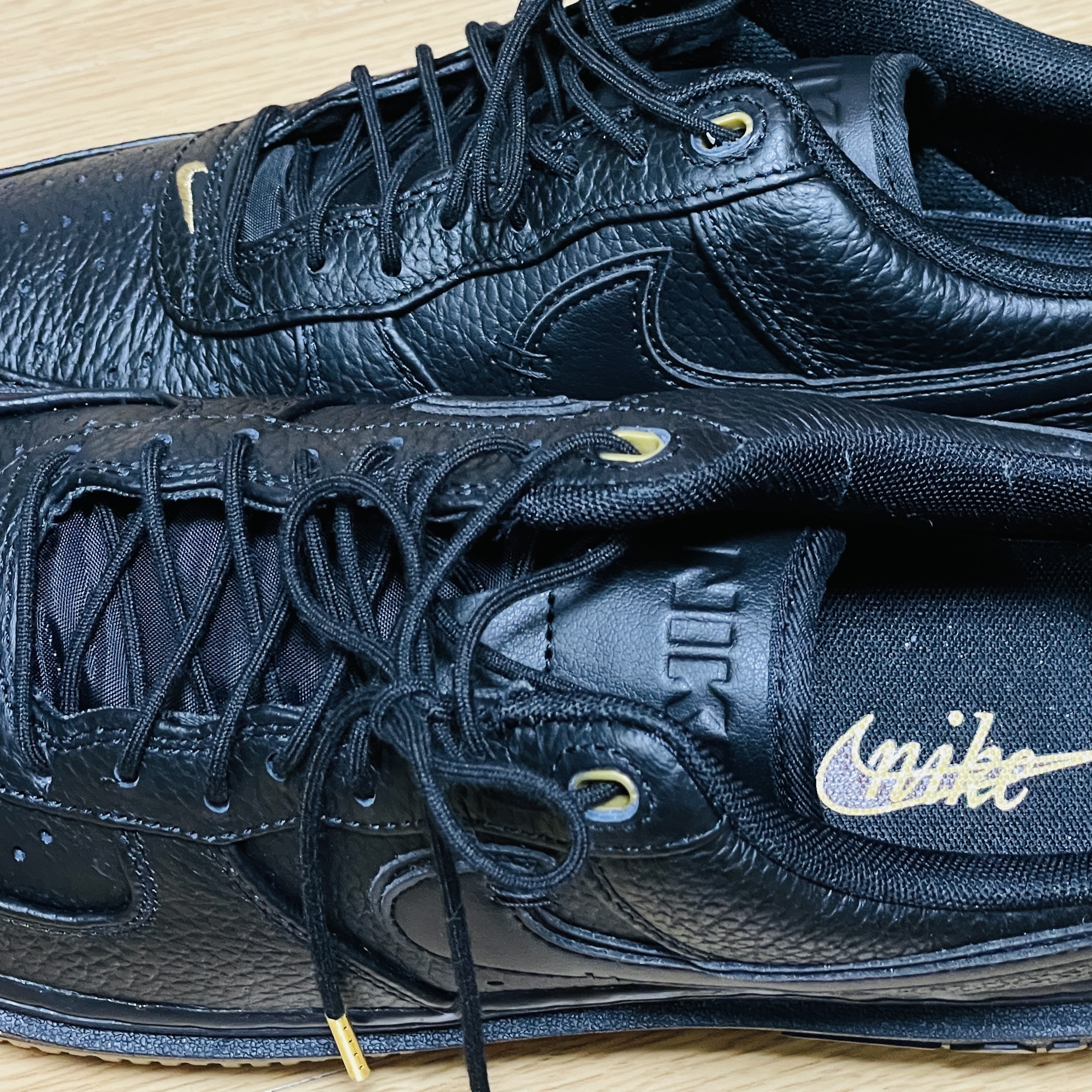 Nike Air Force 1 Luxe Black 착용 스타일 - 3