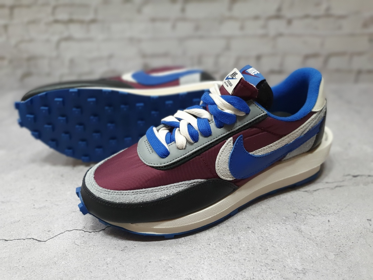 Nike x Sacai x Undercover LDWaffle Night Maroon Team Royal 착용 스타일