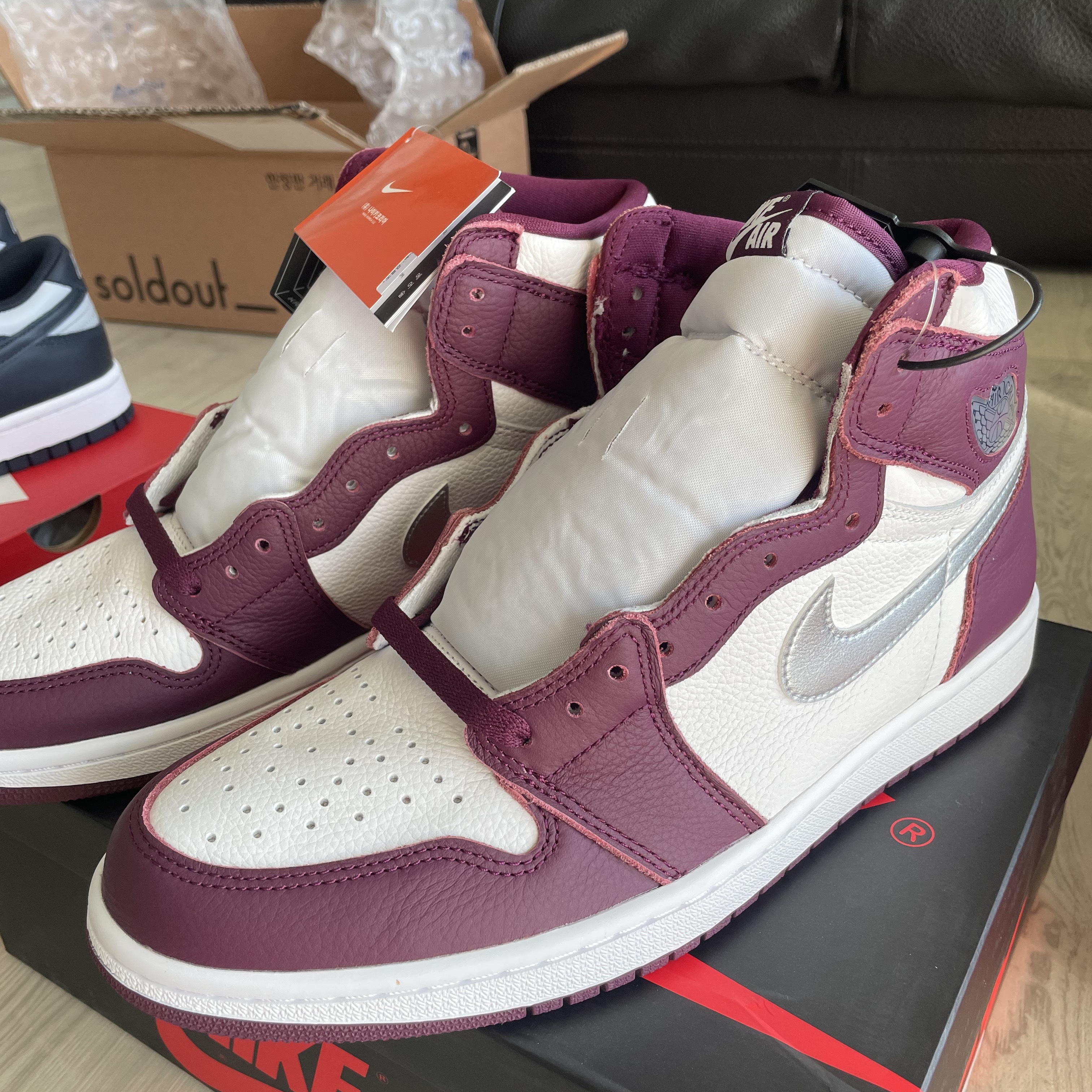 Jordan 1 Retro High OG Bordeaux 착용 스타일 - 2