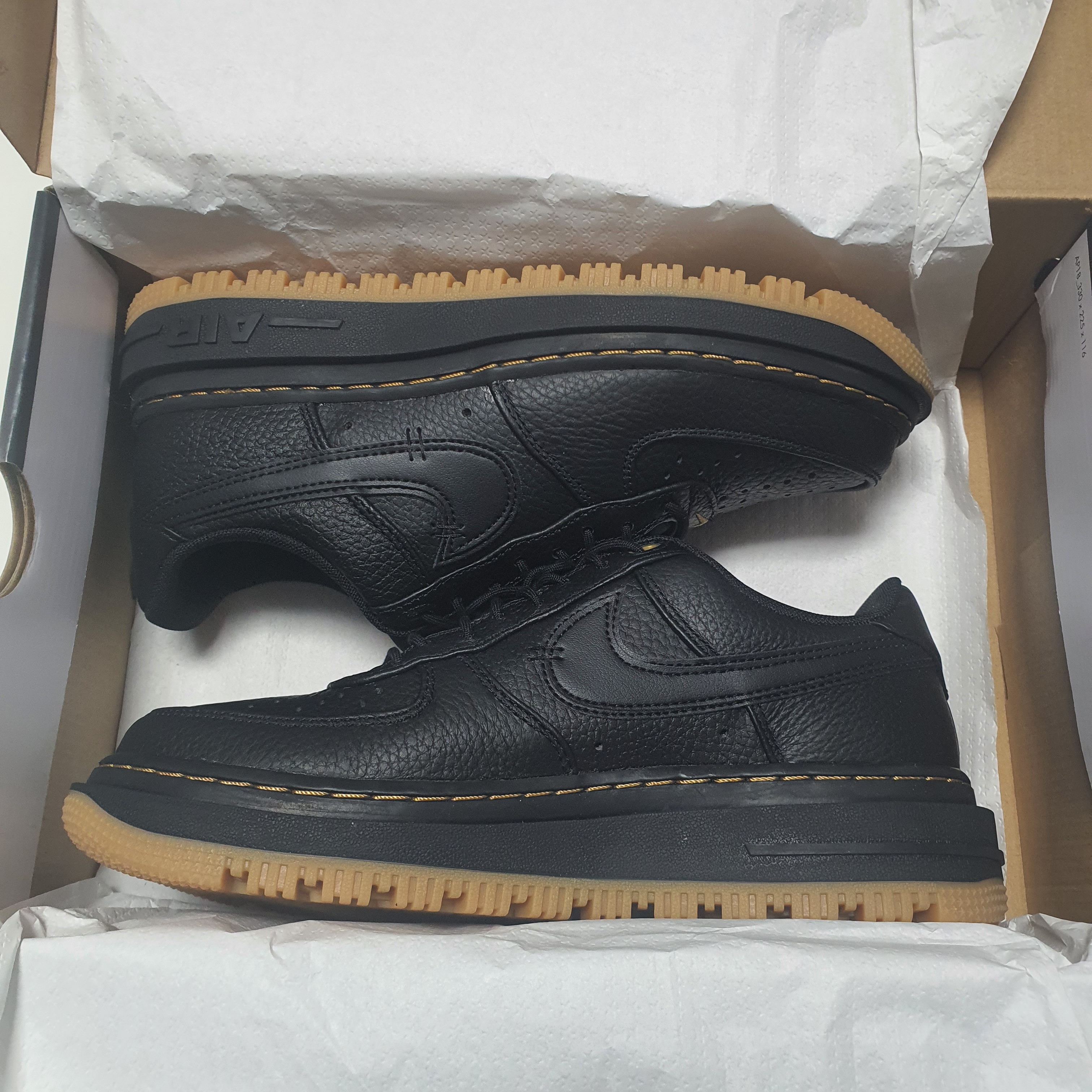 Nike Air Force 1 Luxe Black 착용 스타일 - 2