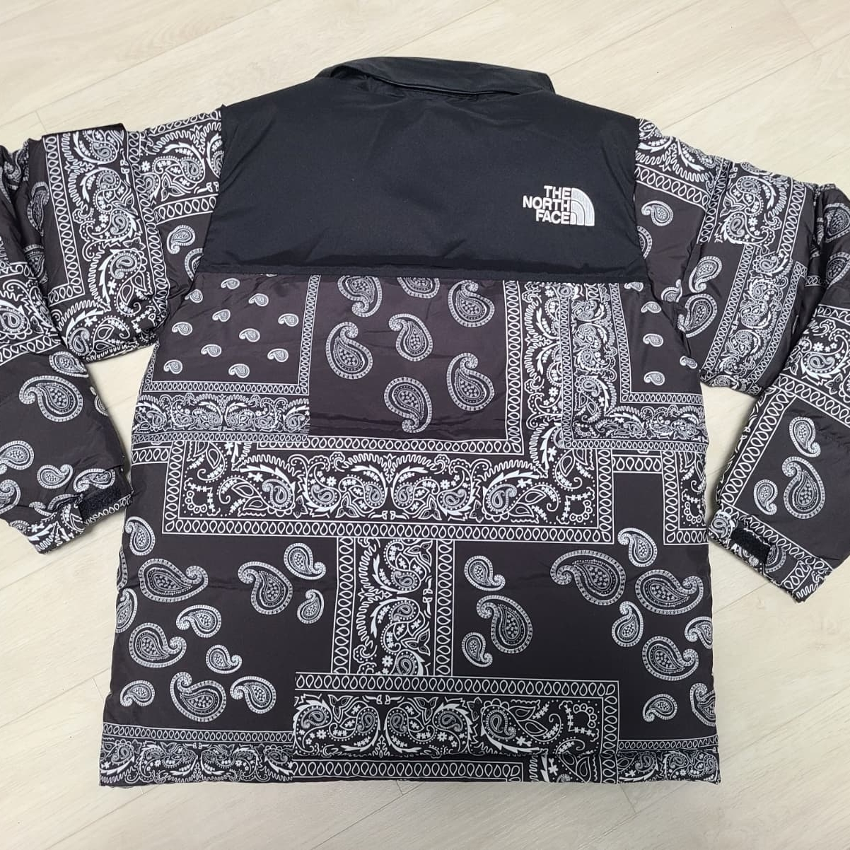 The North Face Nuptse Down Jacket Black 착용 스타일 - 2