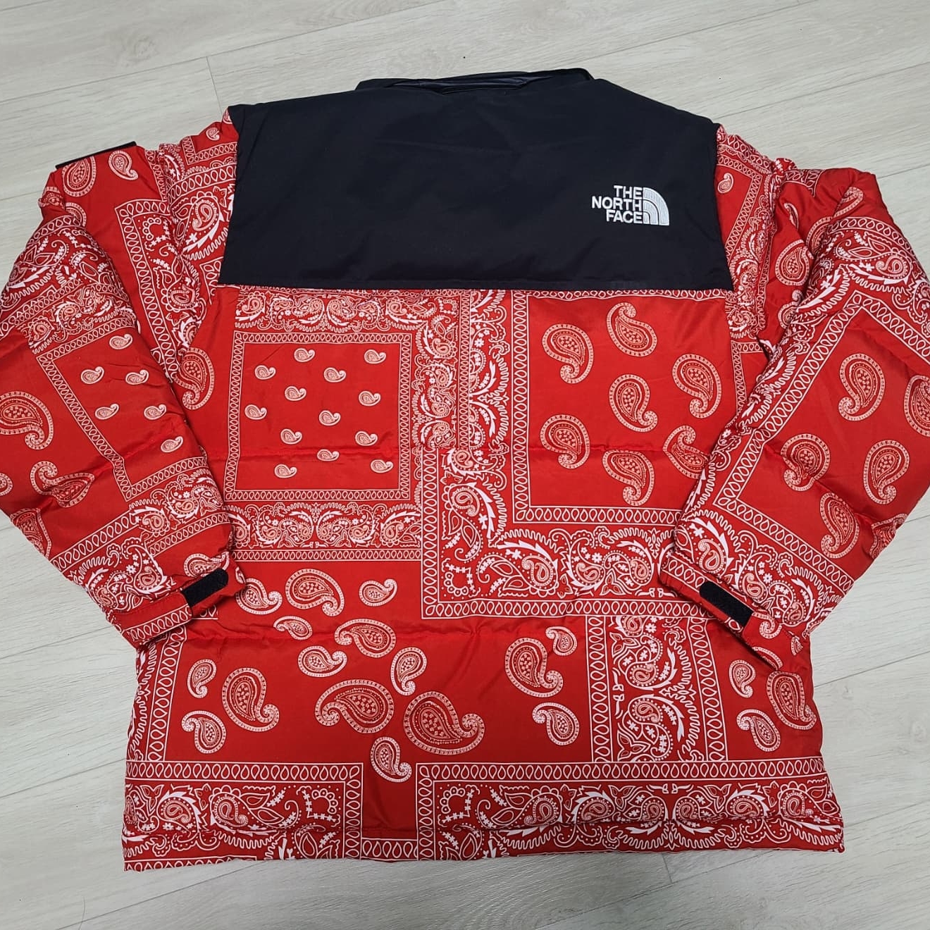 The North Face Nuptse Down Jacket Red 착용 스타일 - 2