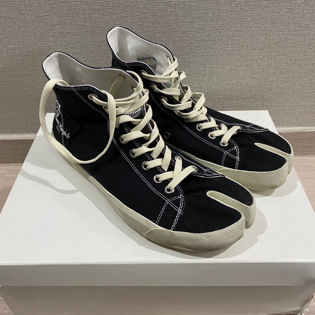 Maison Margiela Tabi High Black 착용 스타일