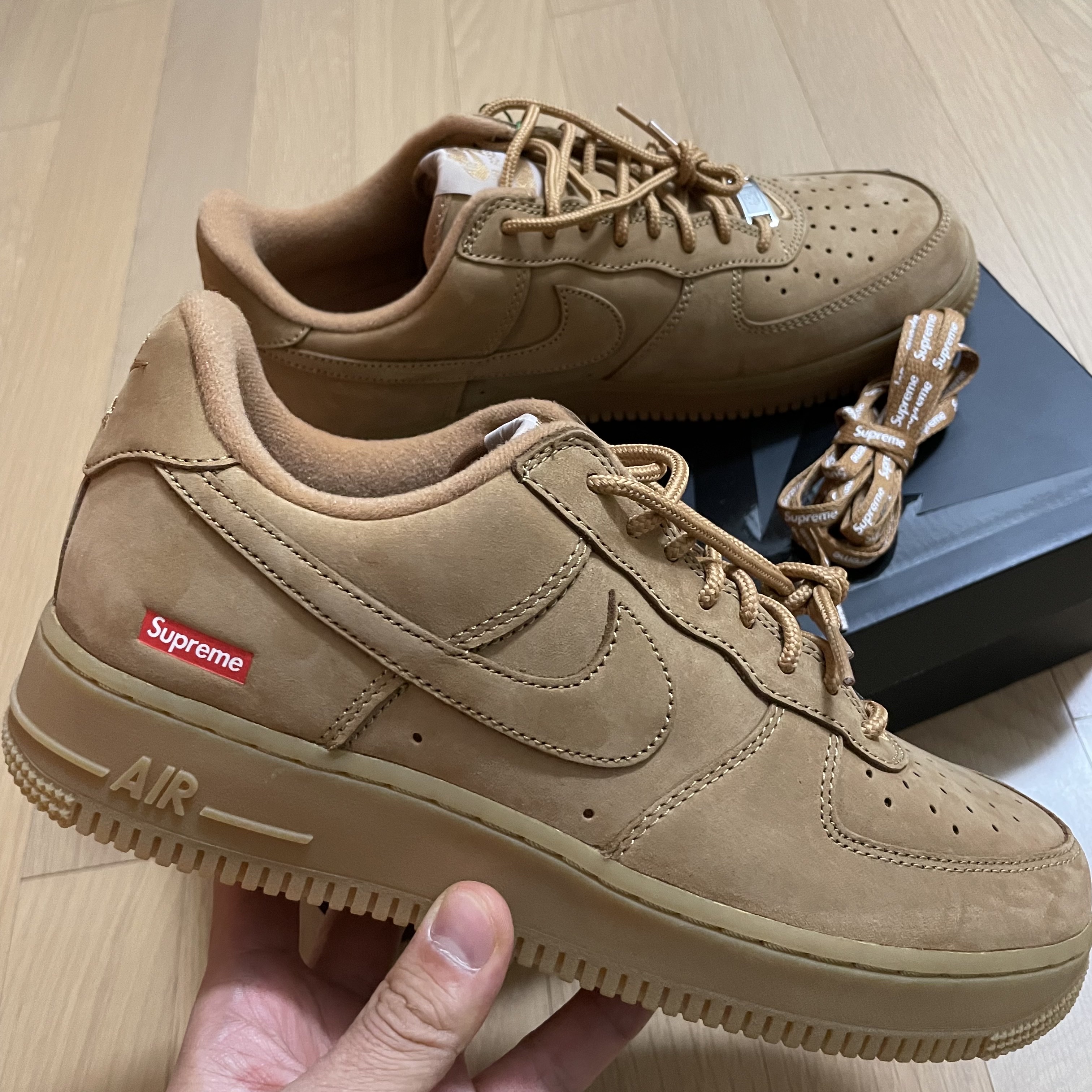 Nike x Supreme Air Force 1 Low Flax 착용 스타일 - 3