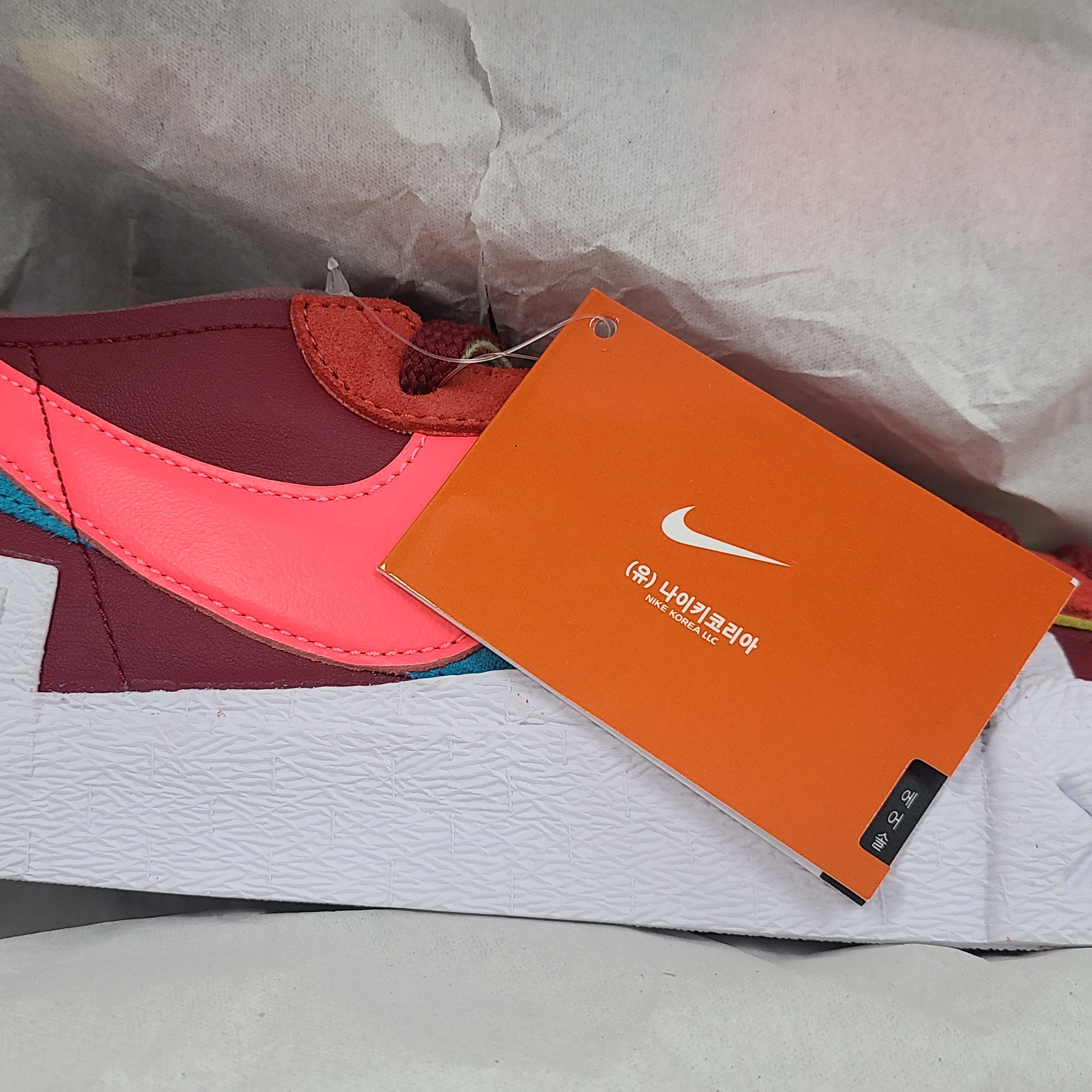 Nike x Sacai x Kaws Blazer Low Team Red 착용 스타일 - 2