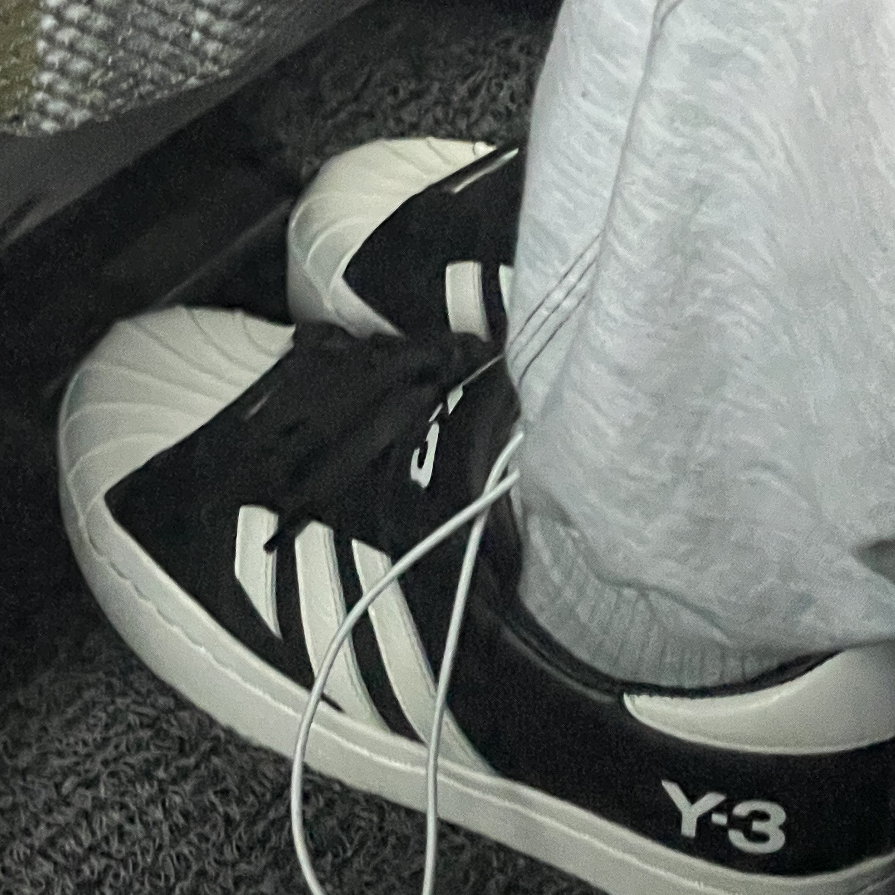 Y-3 Yohji Star Black White 착용 스타일