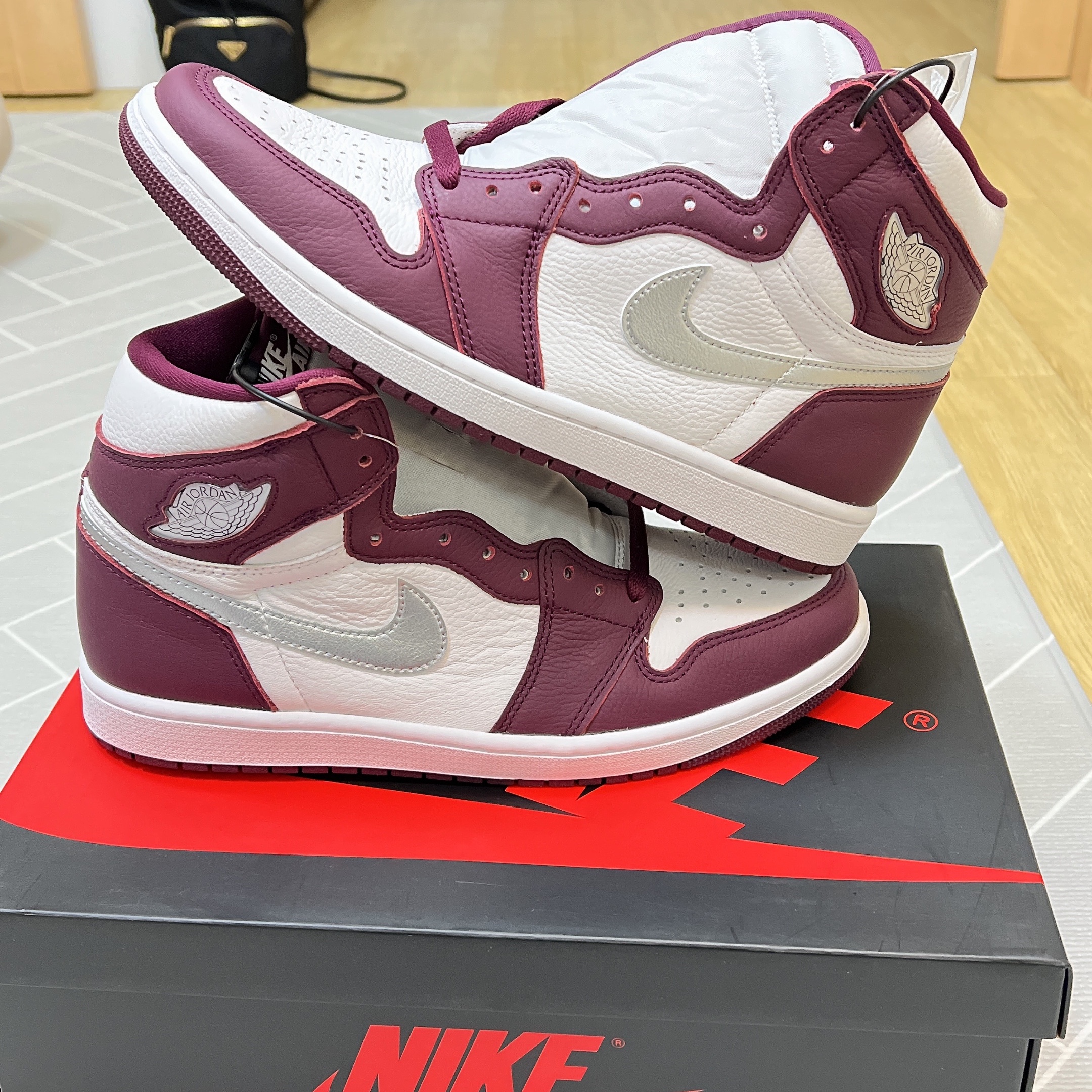 Jordan 1 Retro High OG Bordeaux 착용 스타일 - 2