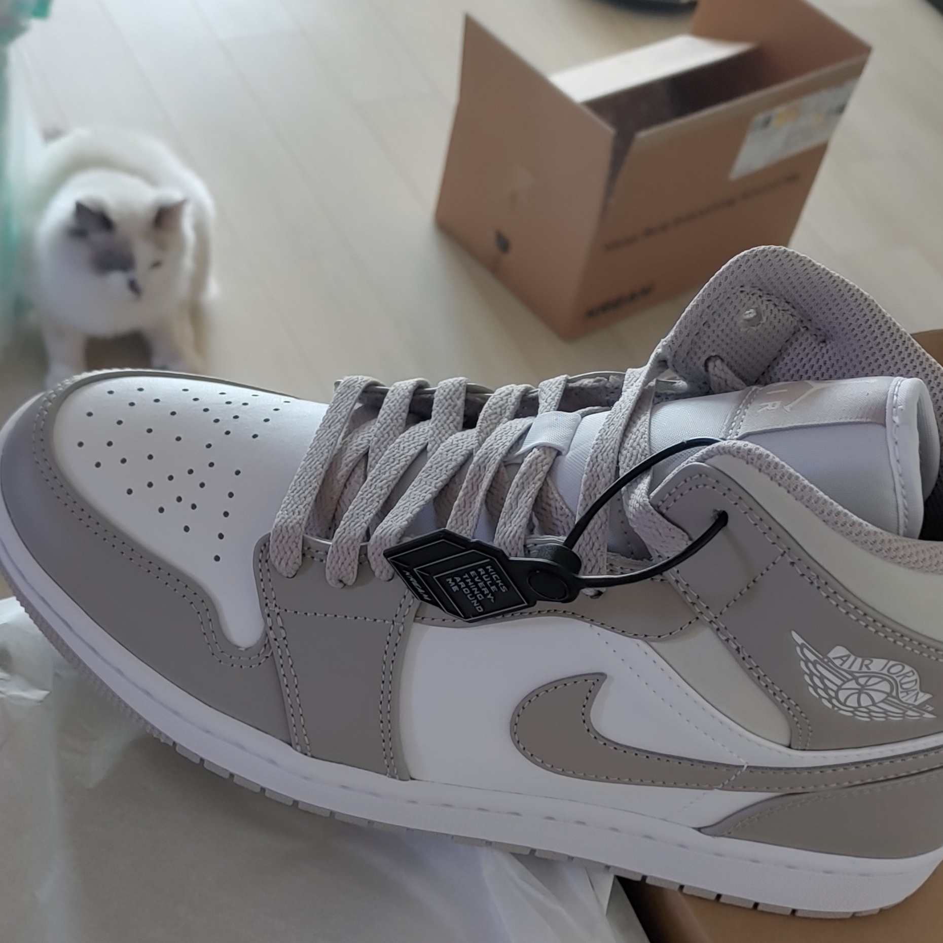 Jordan 1 Mid College Grey 착용 스타일 - 1