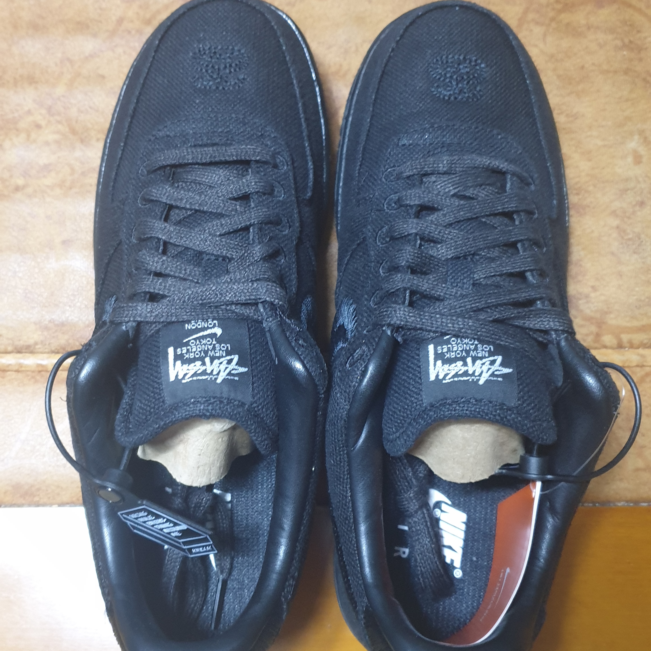 Nike x Stussy Air Force 1 Low Triple Black 착용 스타일 - 2