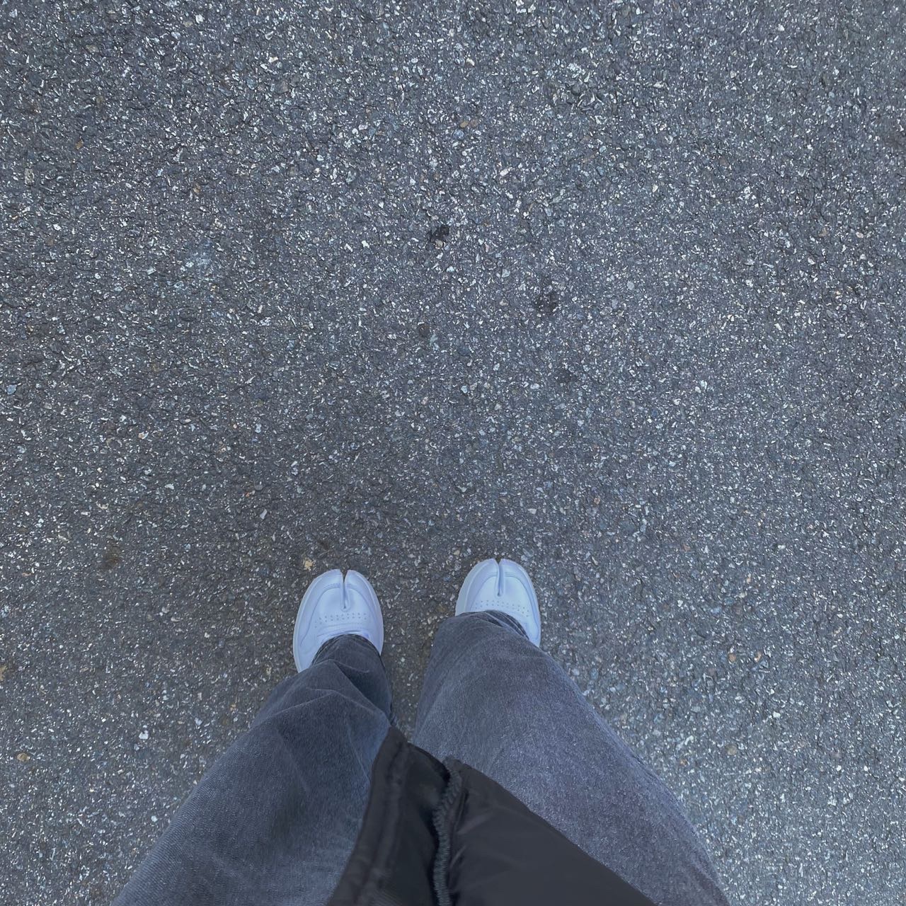 Reebok x Maison Margiela Classic Leather Tabi Shoes White 착용 스타일