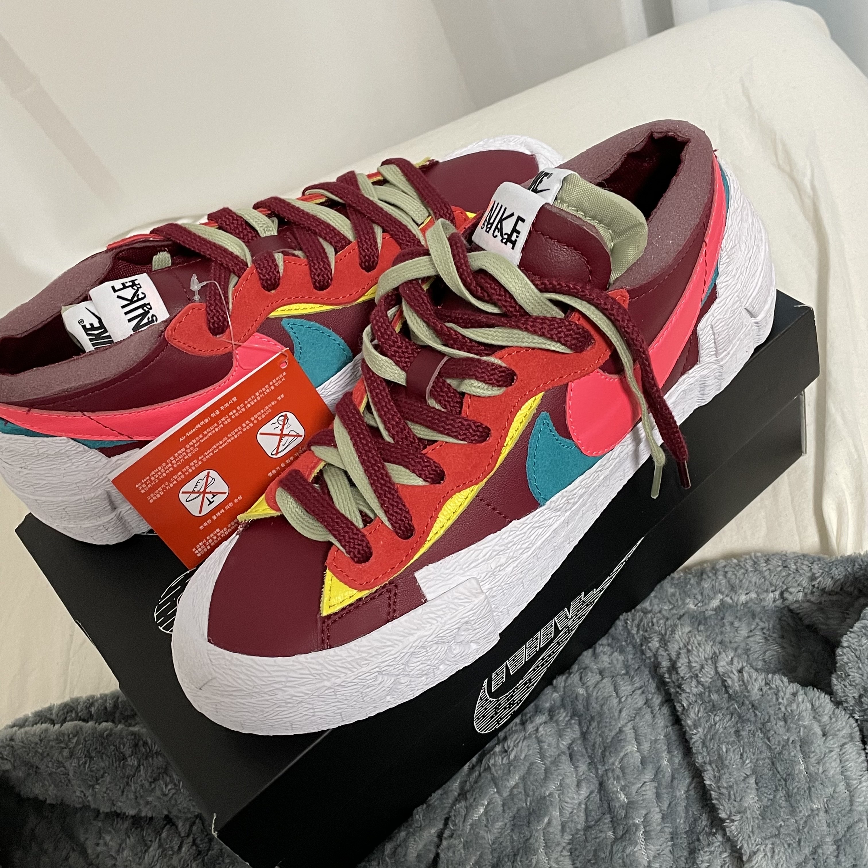 Nike x Sacai x Kaws Blazer Low Team Red 착용 스타일