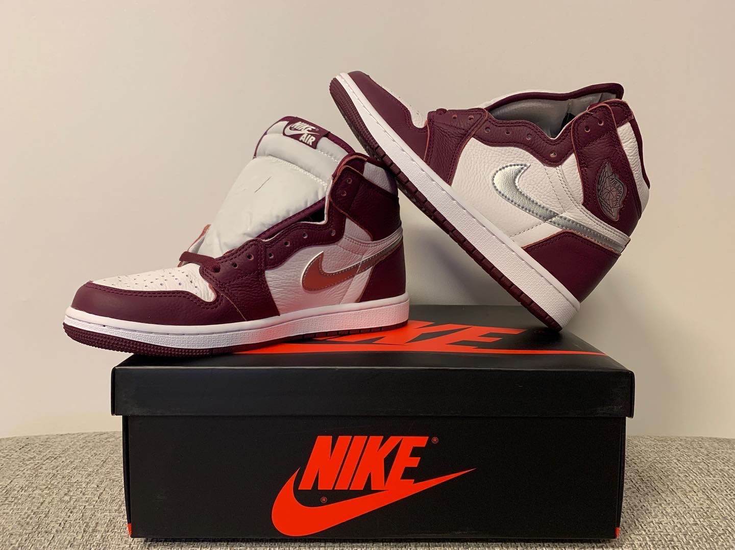 Jordan 1 Retro High OG Bordeaux 착용 스타일 - 1