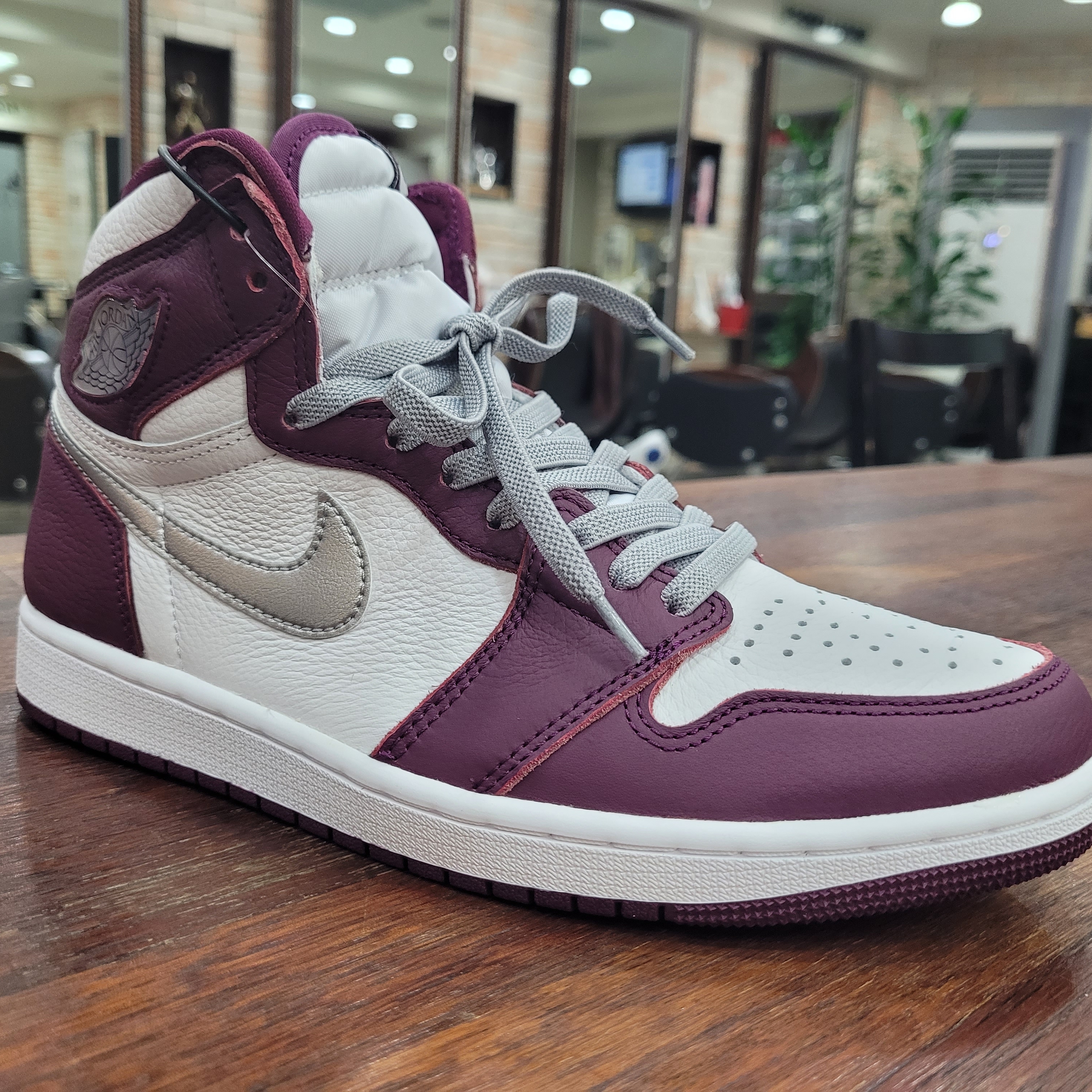 Jordan 1 Retro High OG Bordeaux 착용 스타일 - 1
