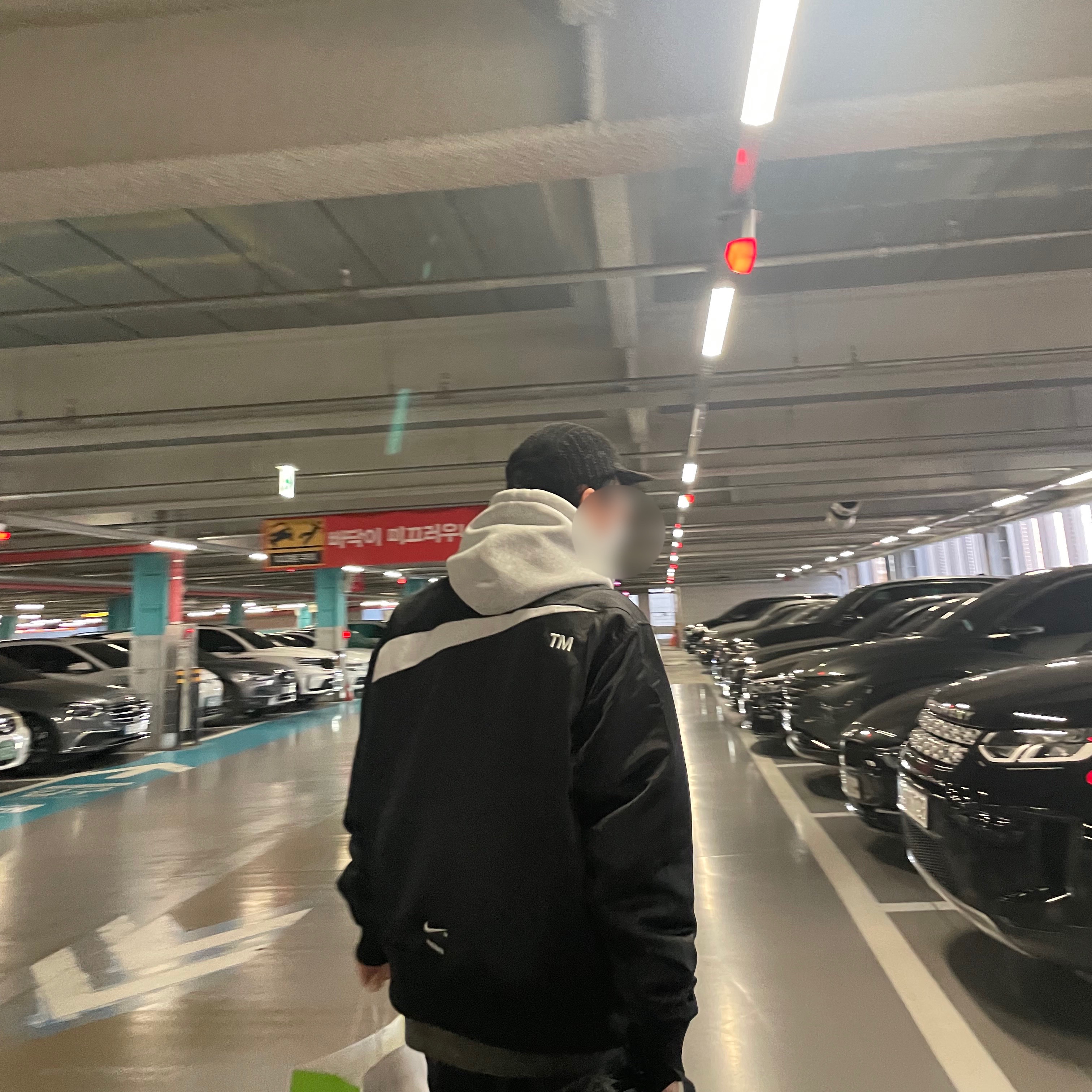Nike NSW Swoosh Therma-Fit Bomber Black - Asia, Nike x Fear of God Air Fear of God Raid Light Bone 착용 스타일 - 5