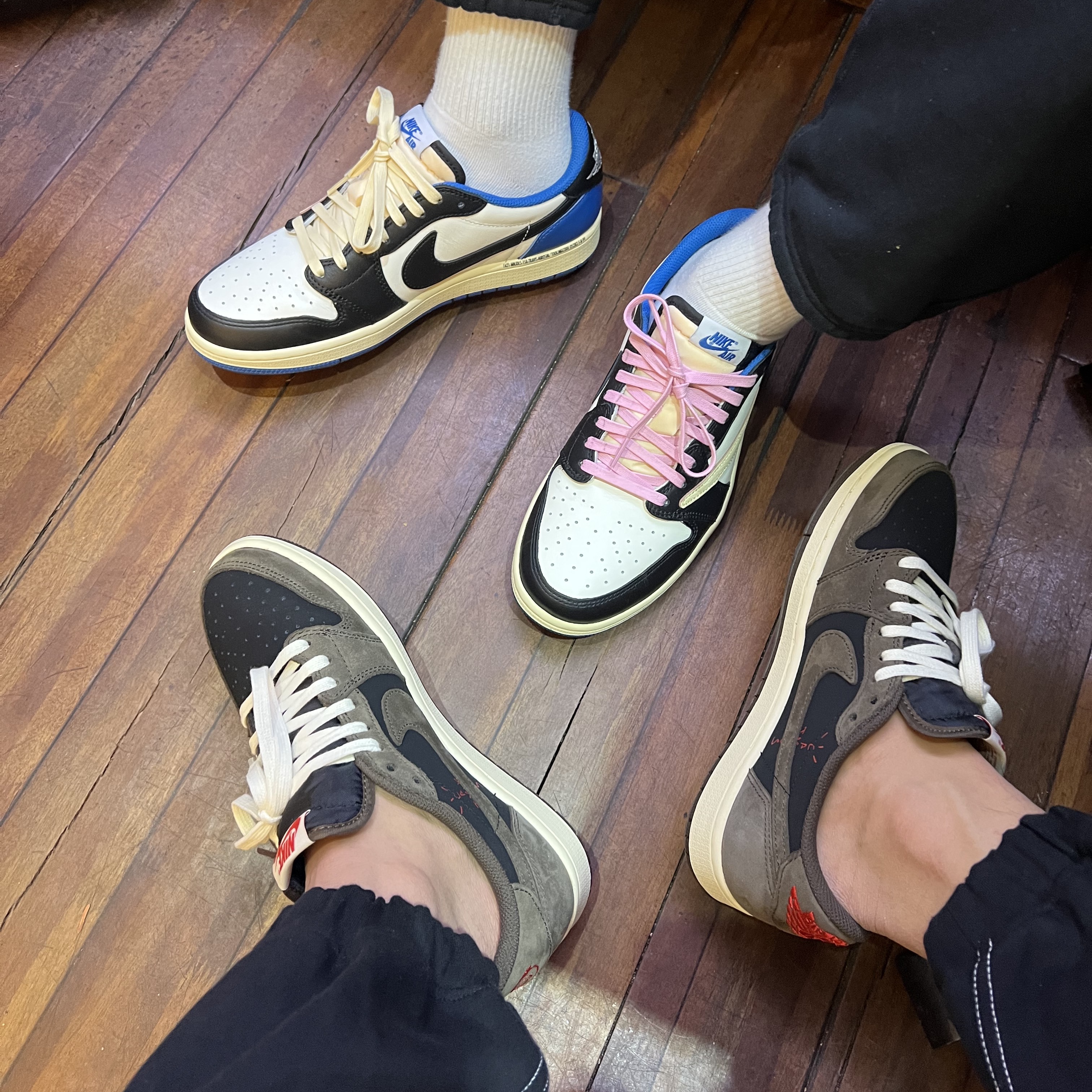 Jordan 1 x Travis Scott x Fragment Retro Low OG SP Military Blue, Jordan 1 x Travis Scott Retro Low OG SP Mocha 착용 스타일 - 1