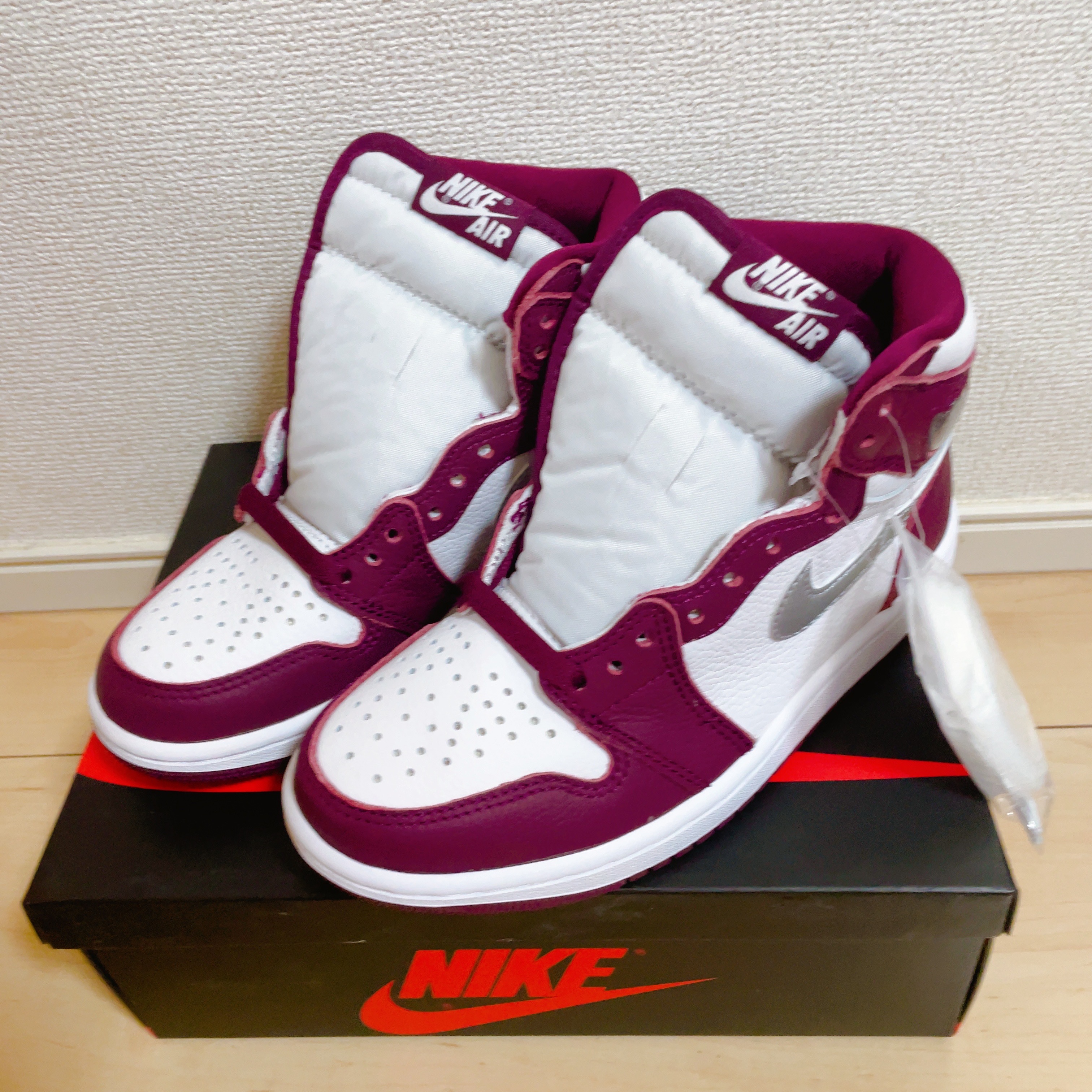 Jordan 1 Retro High OG Bordeaux 착용 스타일 - 1