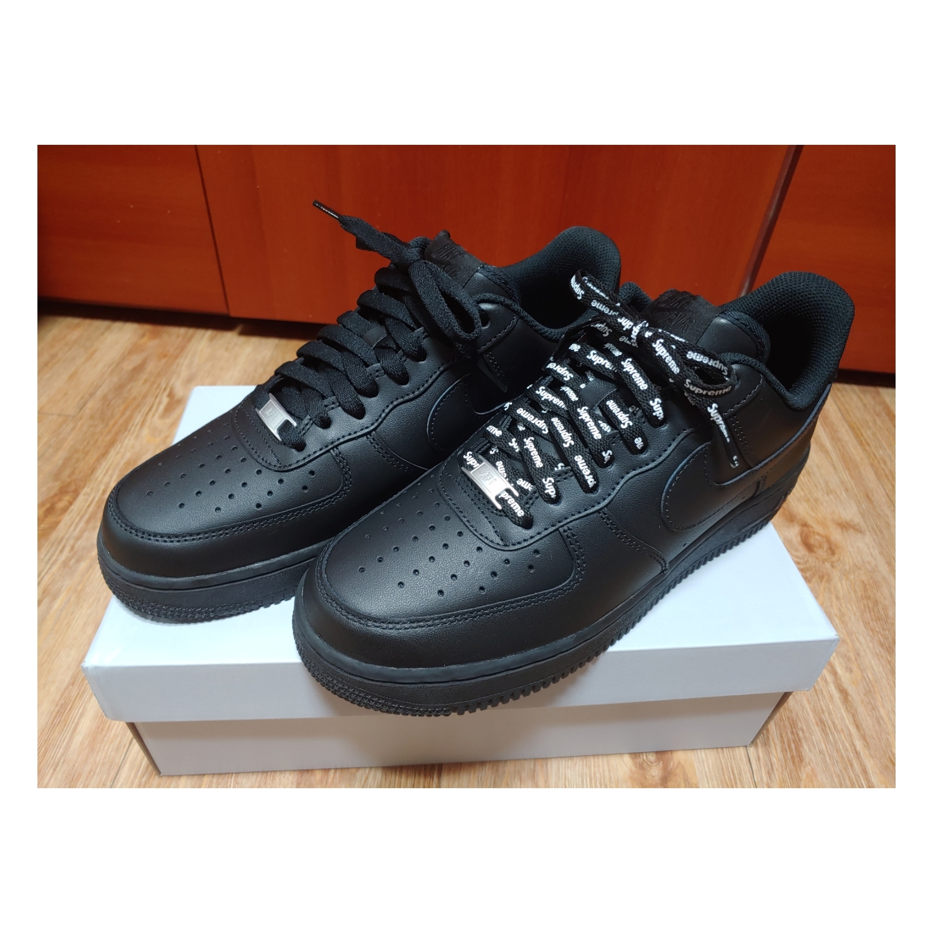 Nike Air Force 1 '07 Low Triple Black 착용 스타일 - 1