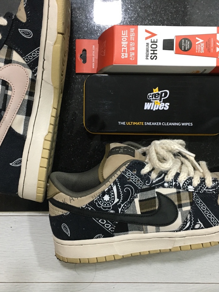 Nike x Travis Scott SB Dunk Low, Nike x Travis Scott NRG AG Utility Hoodie Black 착용 스타일 - 4