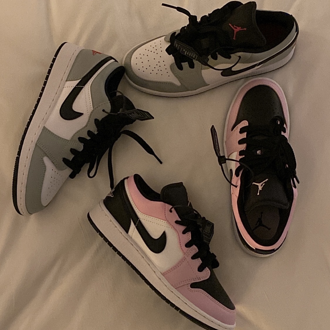 (GS) Jordan 1 Low Light Smoke Grey, (GS) Jordan 1 Low Light Arctic Pink 착용 스타일
