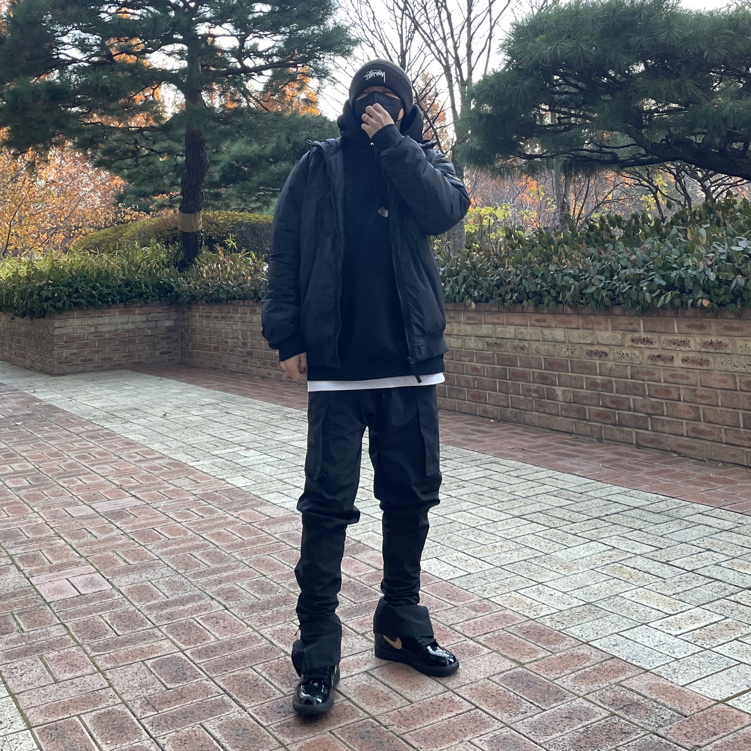 Nike x Stussy Cuff Beanie Black, Jordan 1 Retro High OG Metallic Gold 착용 스타일 - 4