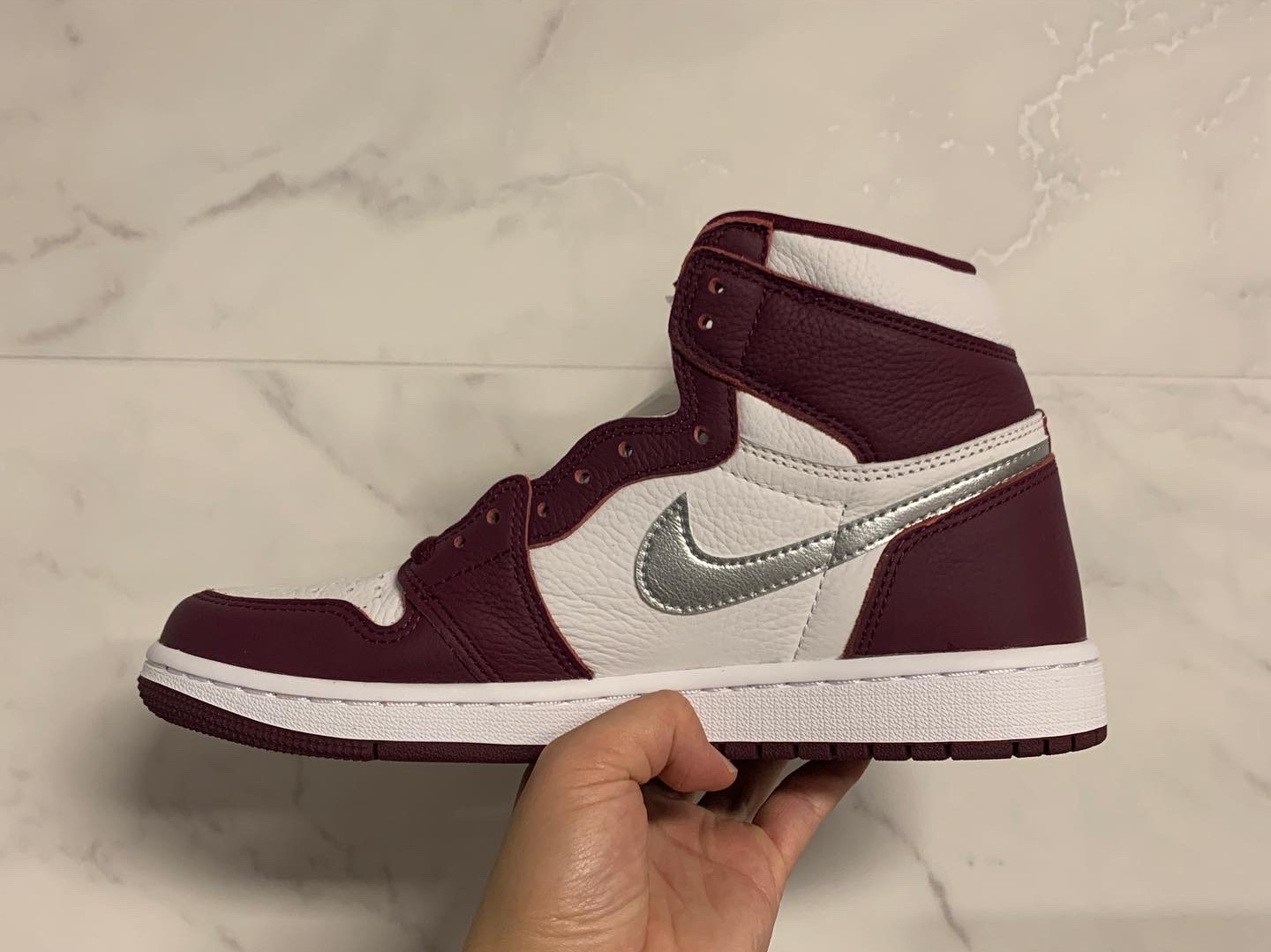 Jordan 1 Retro High OG Bordeaux 착용 스타일 - 3